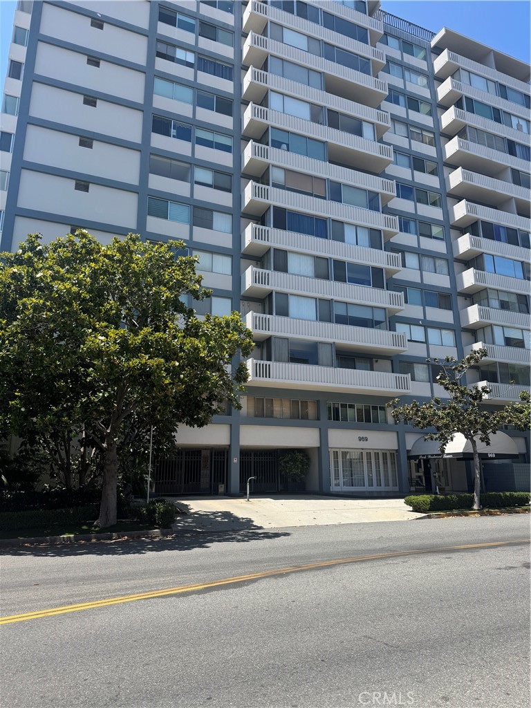 969 Hilgard 1400 — photo