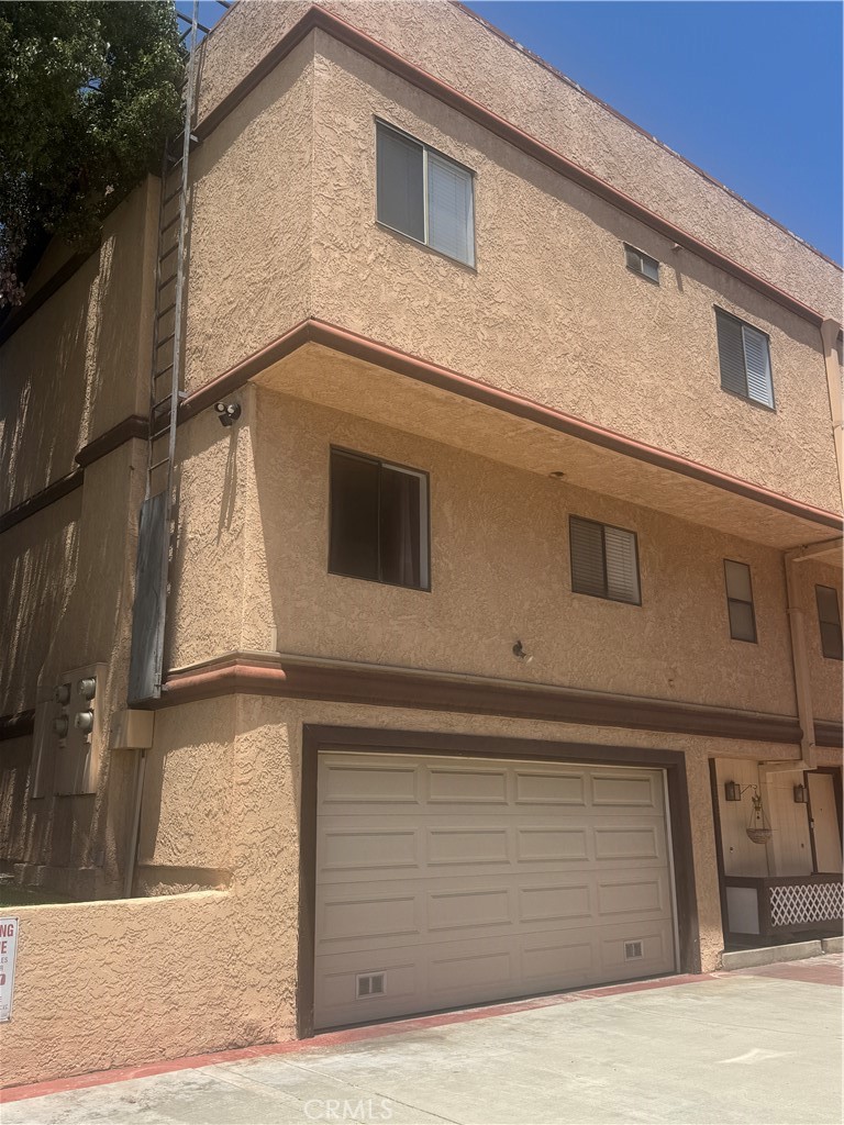 1039 Mount Olive Drive — photo