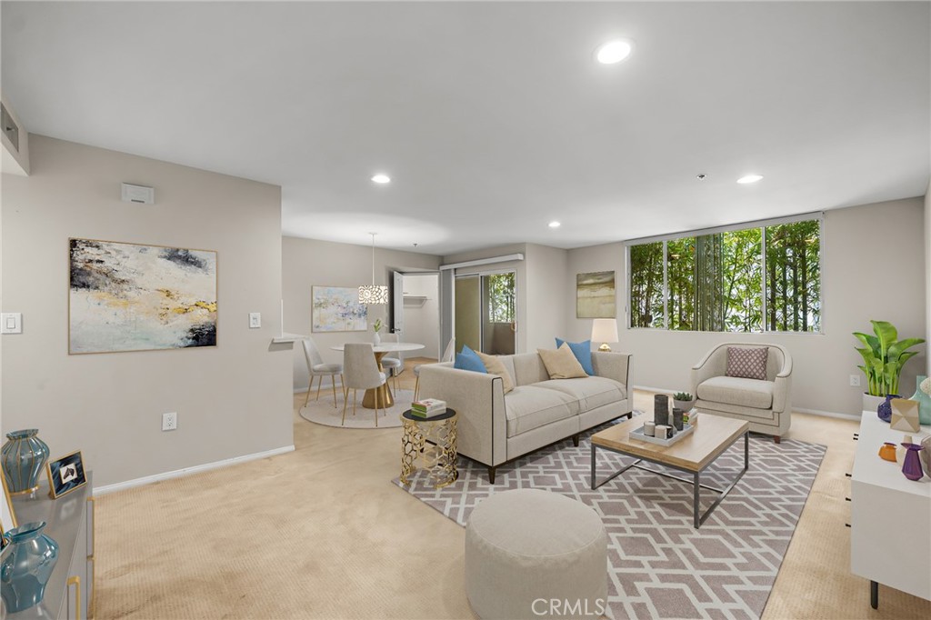 4501 Cedros 220 — photo