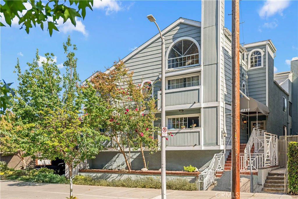 4211 Arch 203 — photo