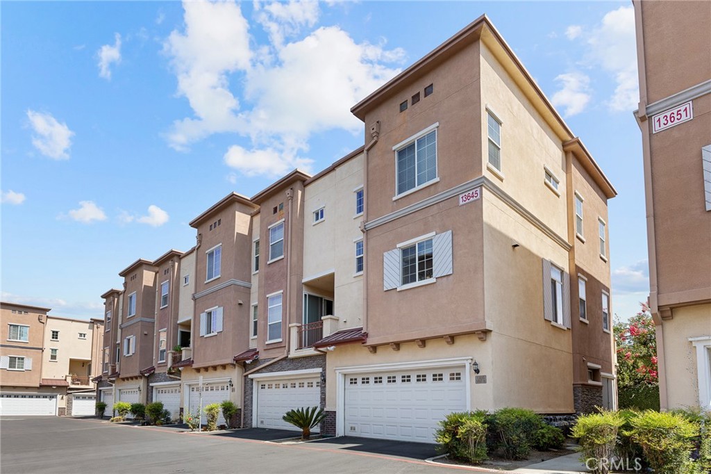 13645 Foster Ave 6 — photo