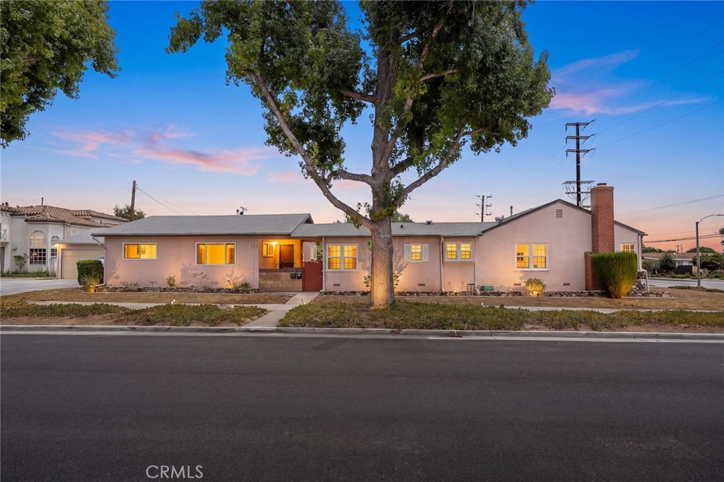 721 723 W Hellman — photo