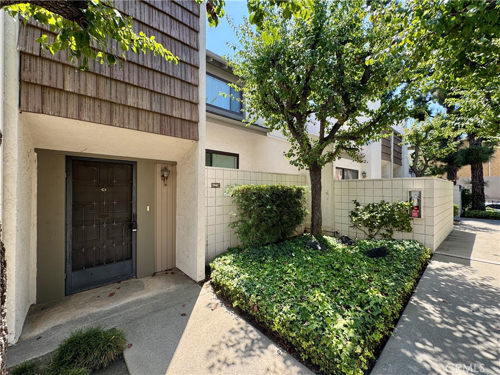 594 W Huntington C — photo