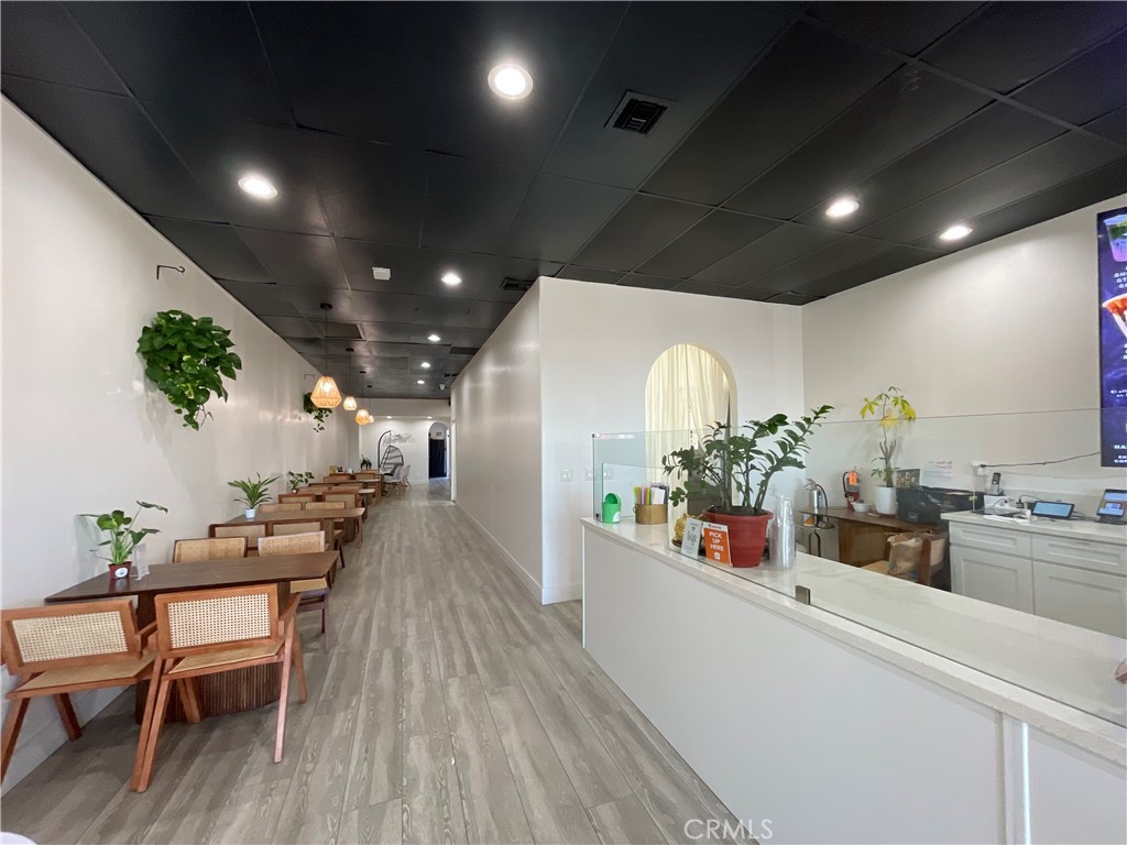 909 W Foothill Boulevard — photo