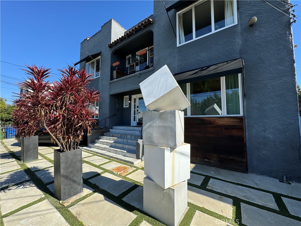 1216 N Kenmore Avenue Unit 8 — photo