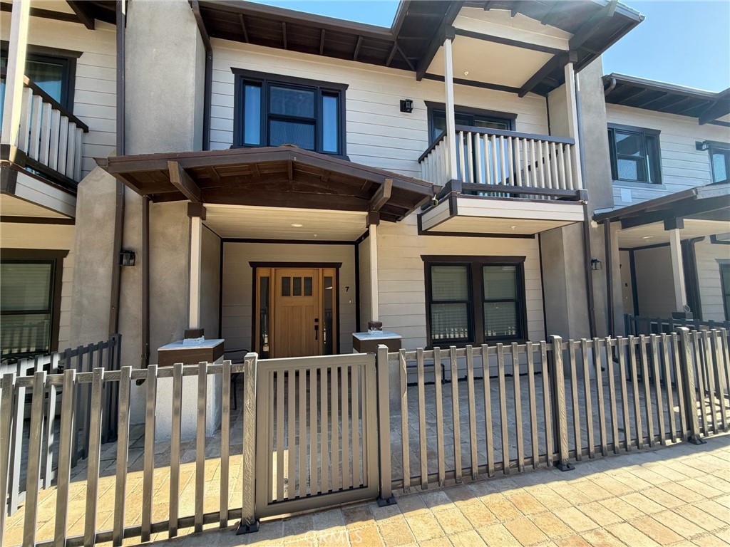 569 Lincoln Avenue Unit 7 — photo