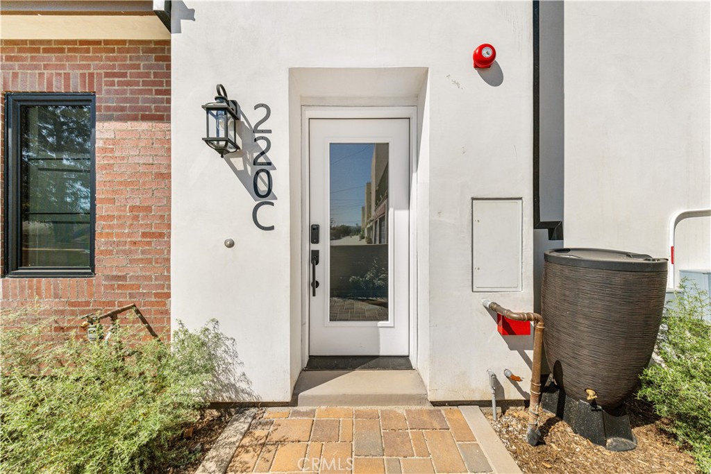 220 W Mission Unit C — photo