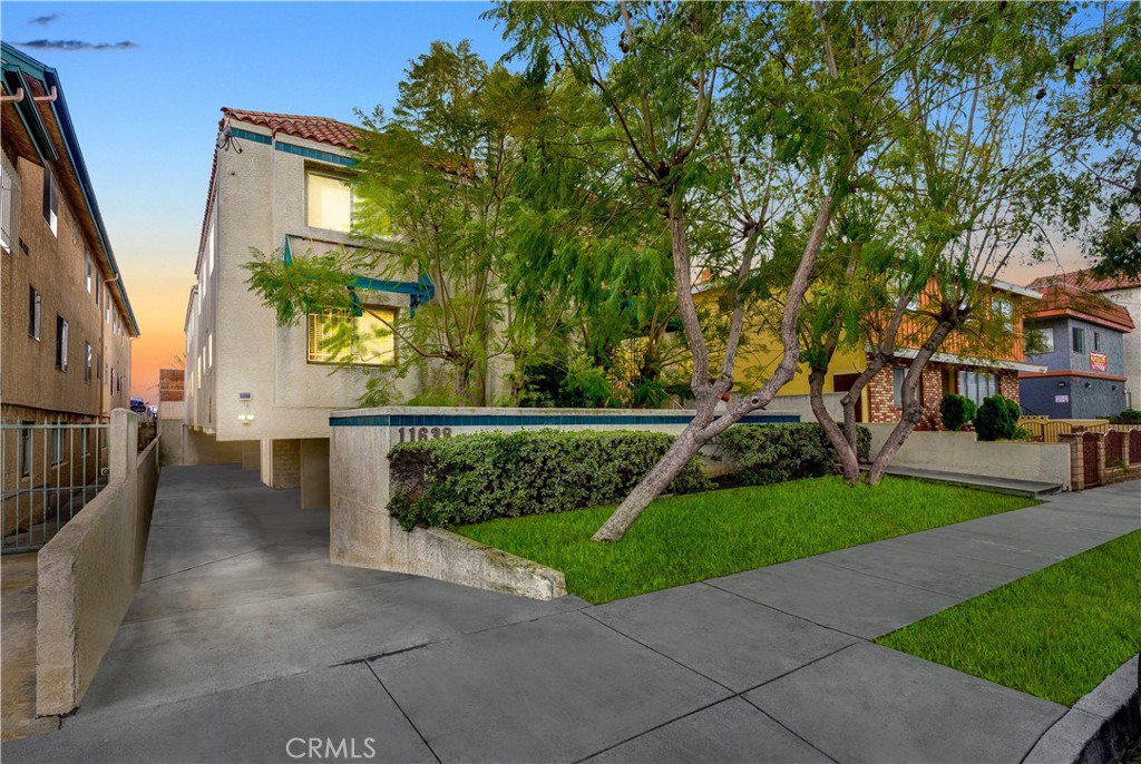 11638 York Avenue Unit 4 — photo