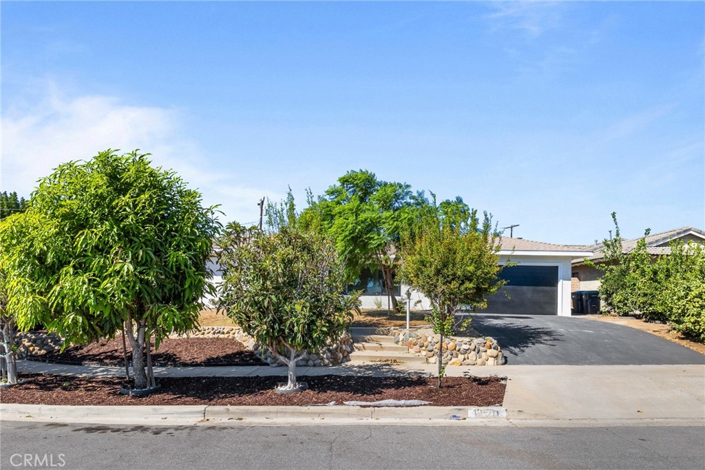 12591 Charloma Dr — photo