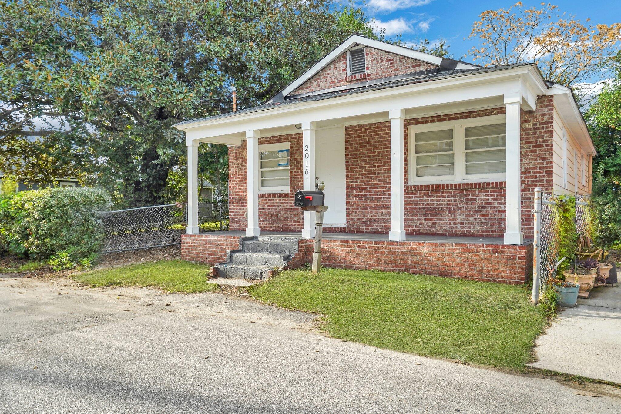 2016 Echo Avenue — photo