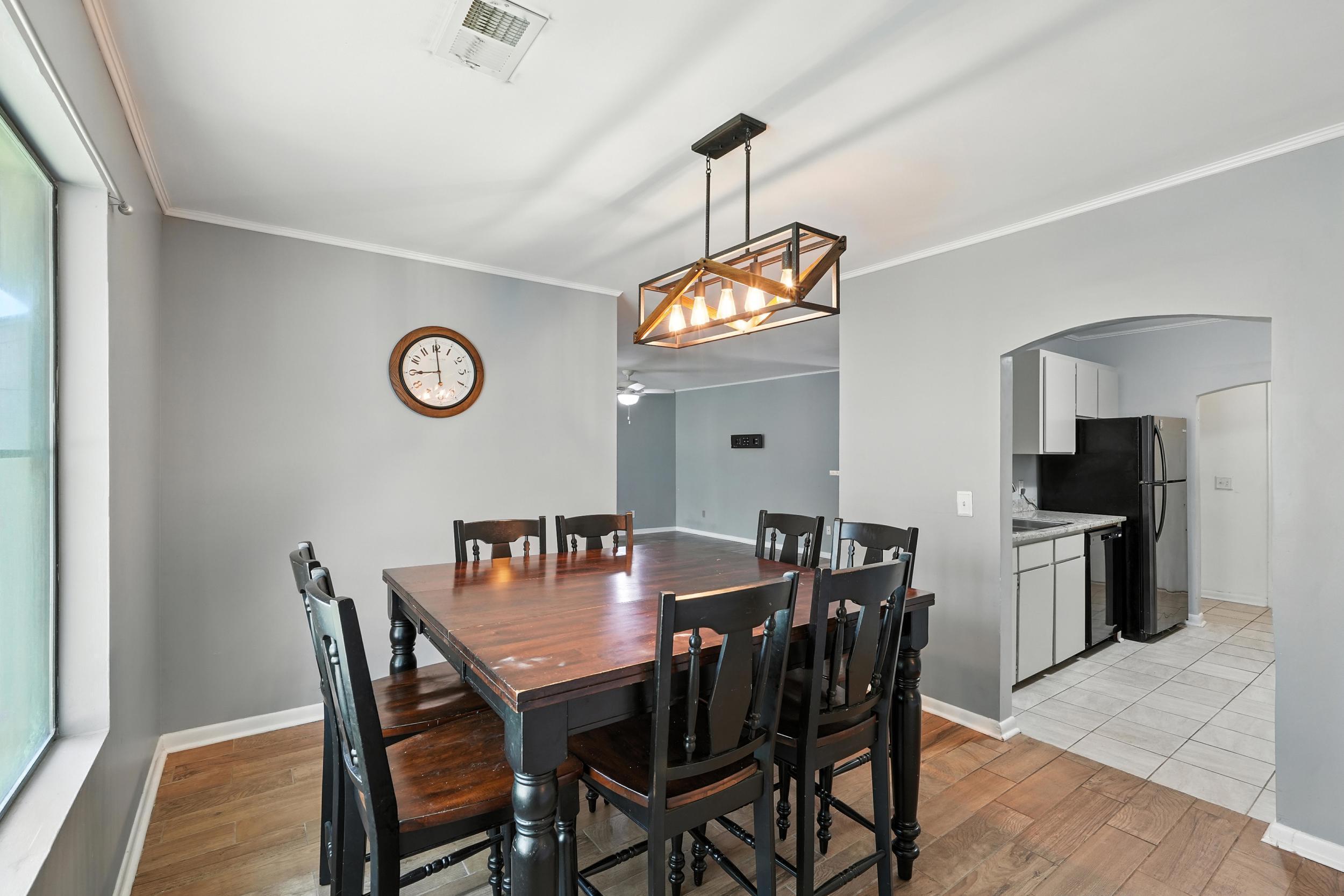 607 Greencastle Drive — photo