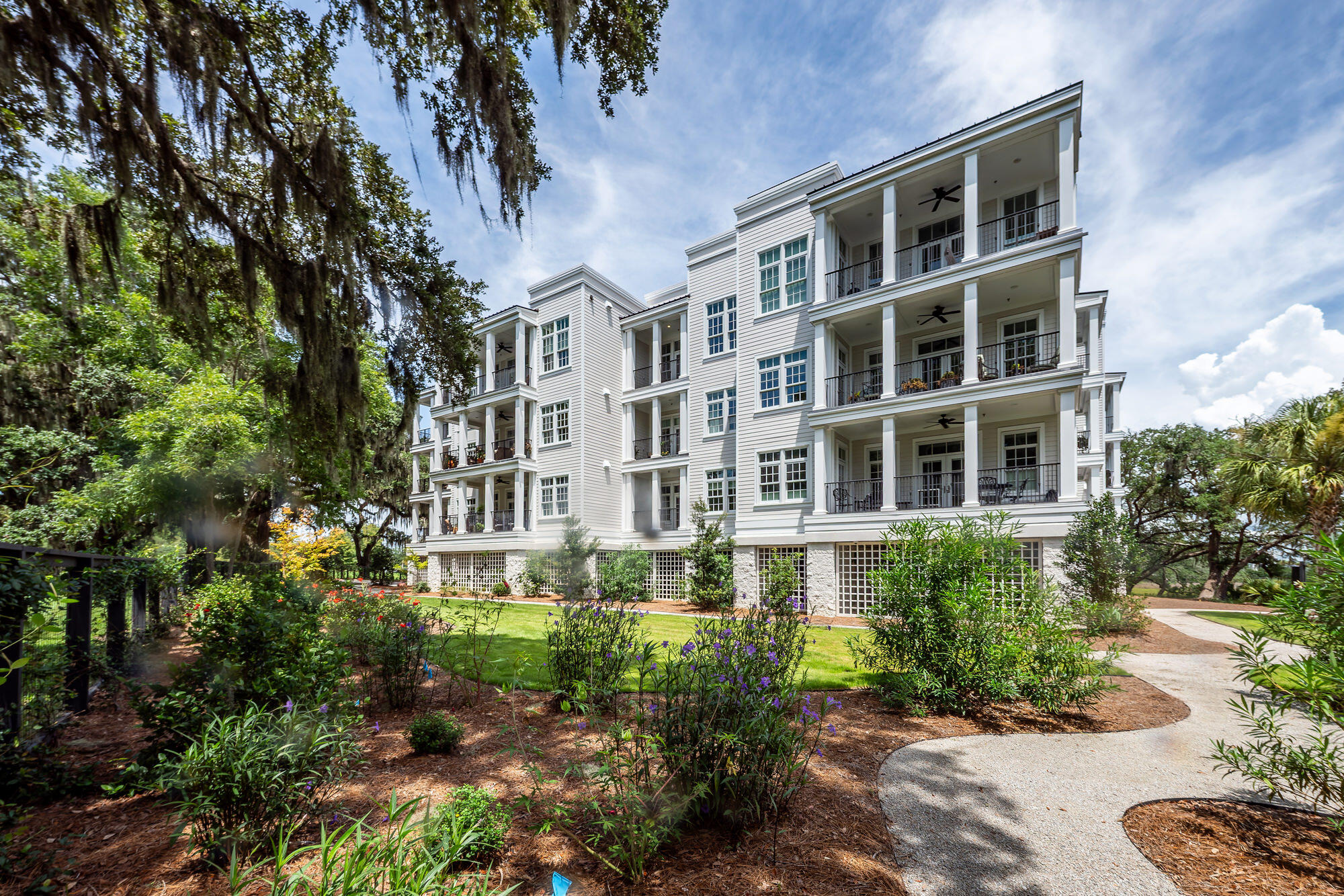 108 Fairbanks Oak Aly #403 — photo