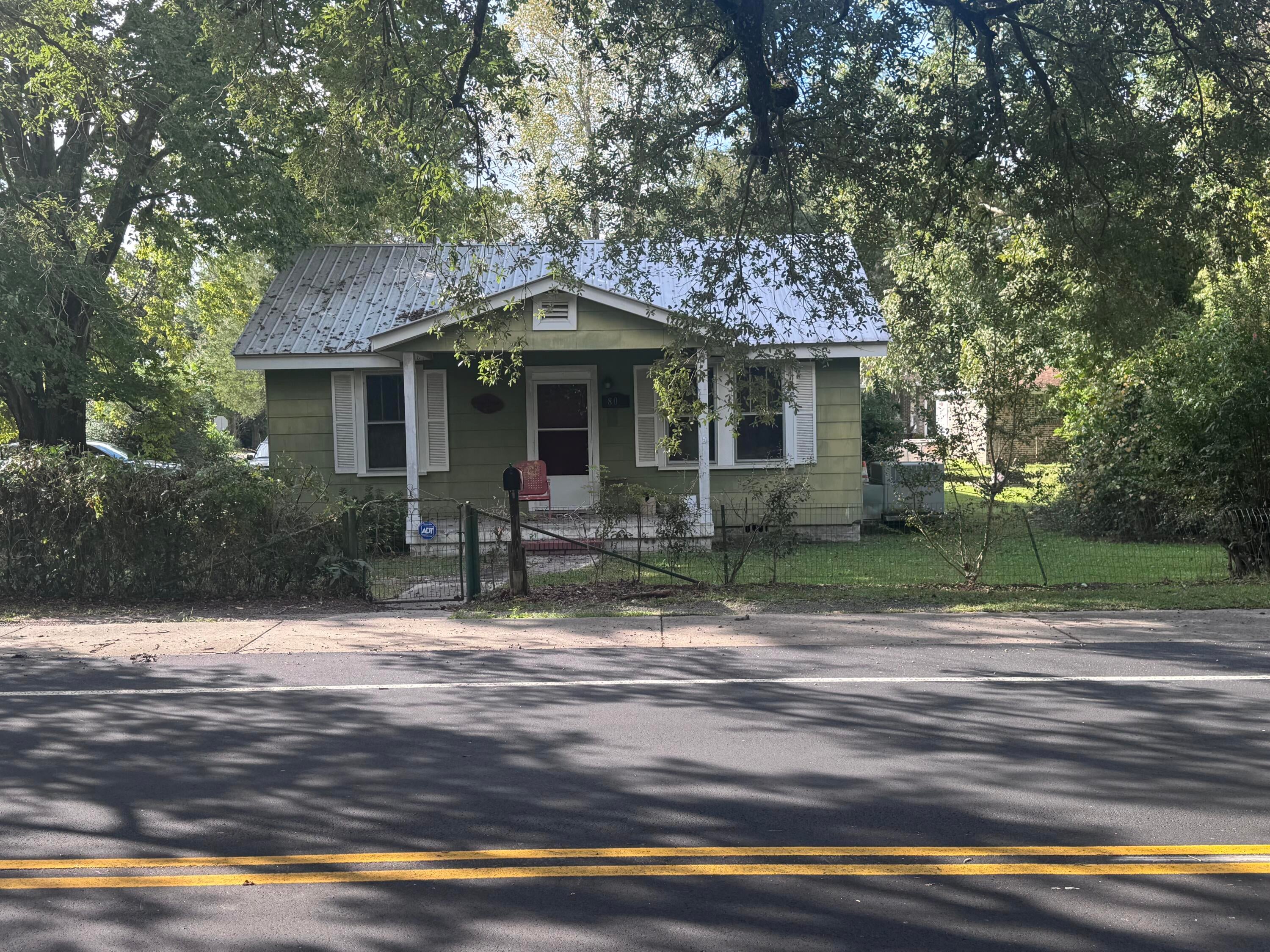 808 W 1st Street — photo