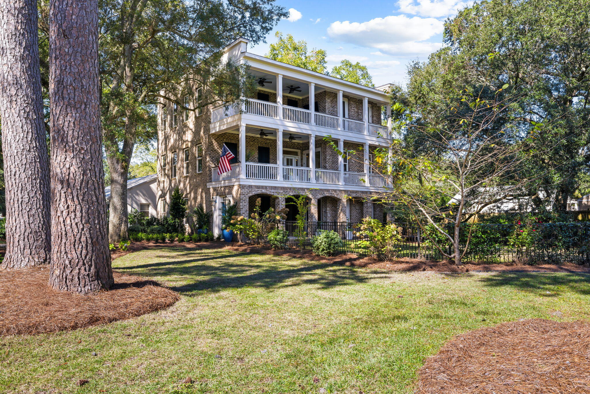 2112 Parkway Drive — photo