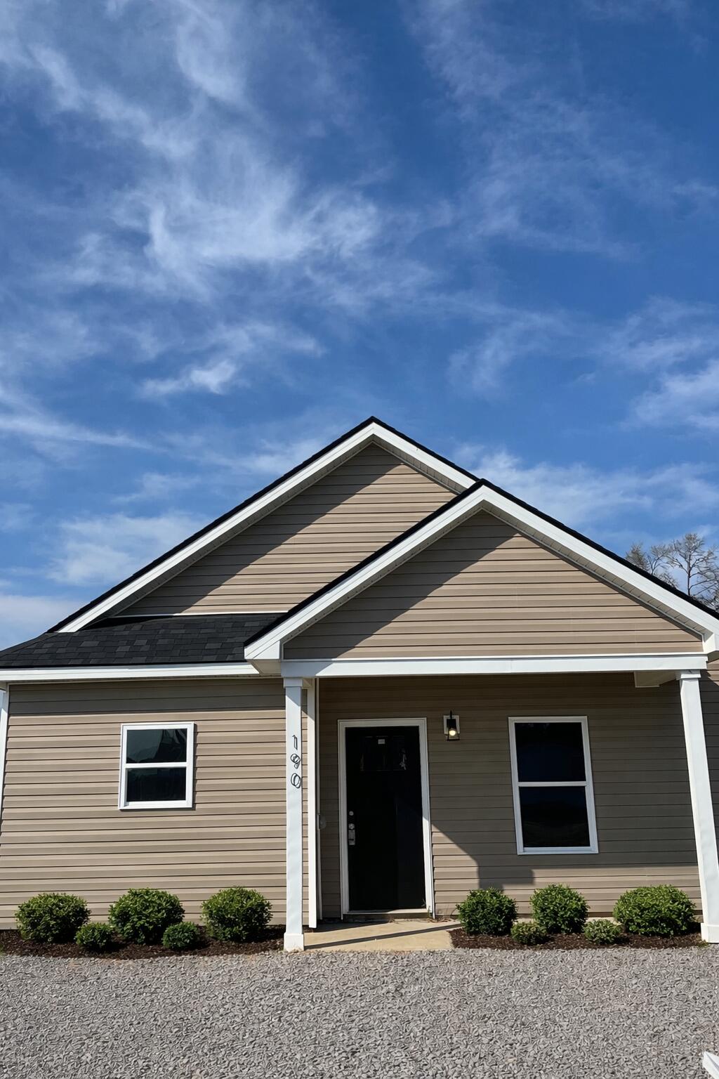 190 Avocada Drive Drive — photo