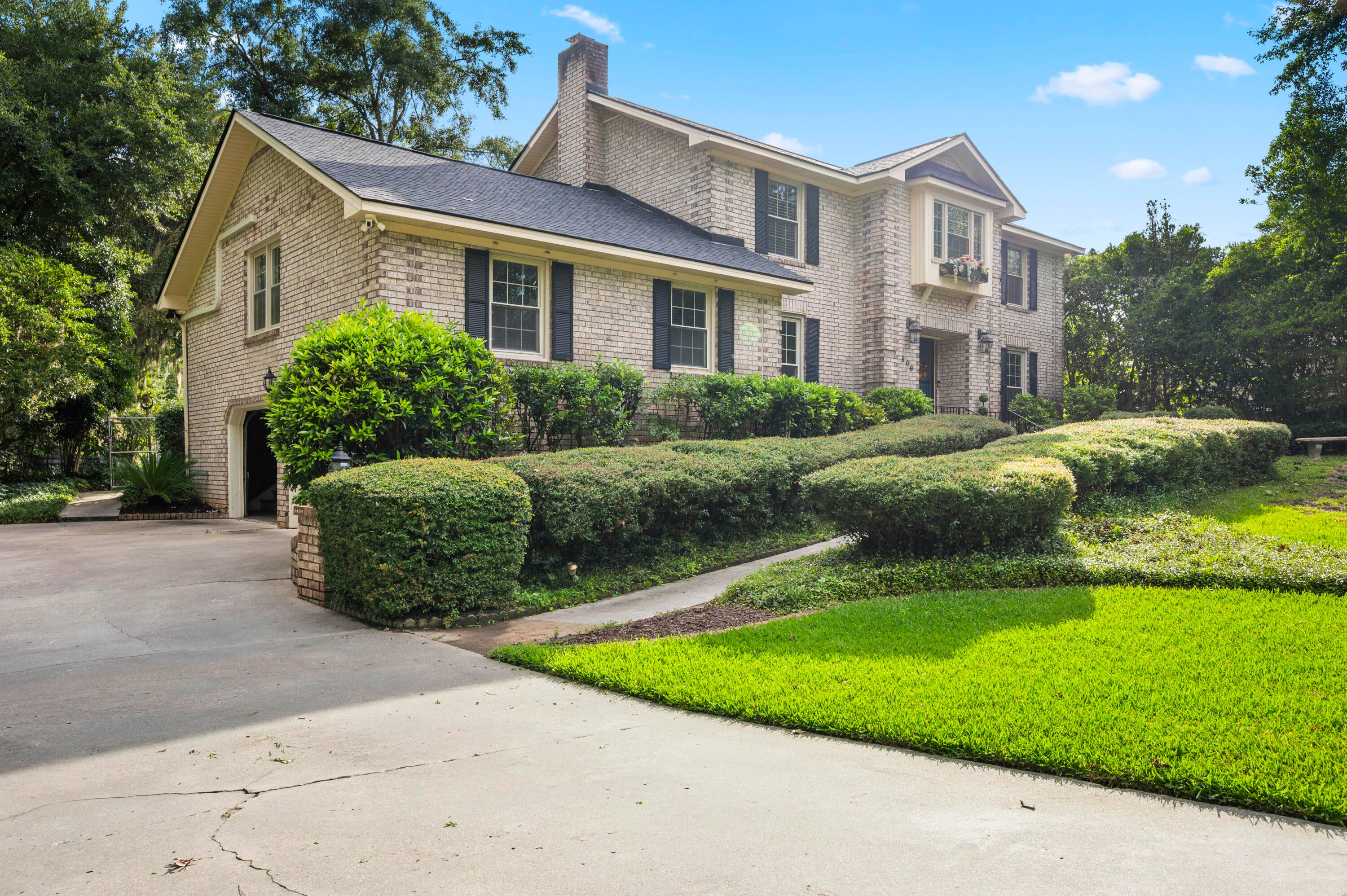 506 Fairington Drive — photo
