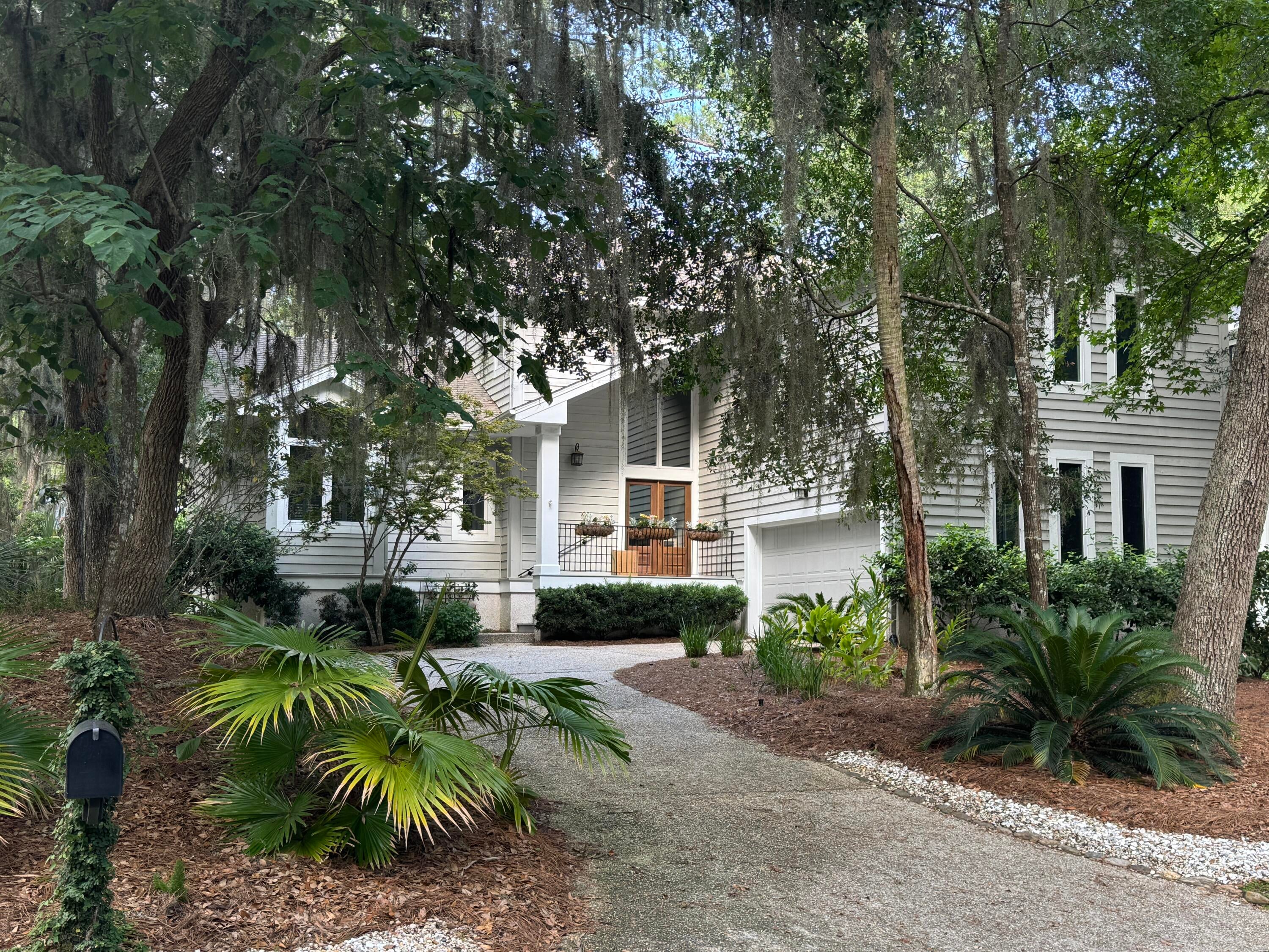 2730 Old Oak Walk — photo