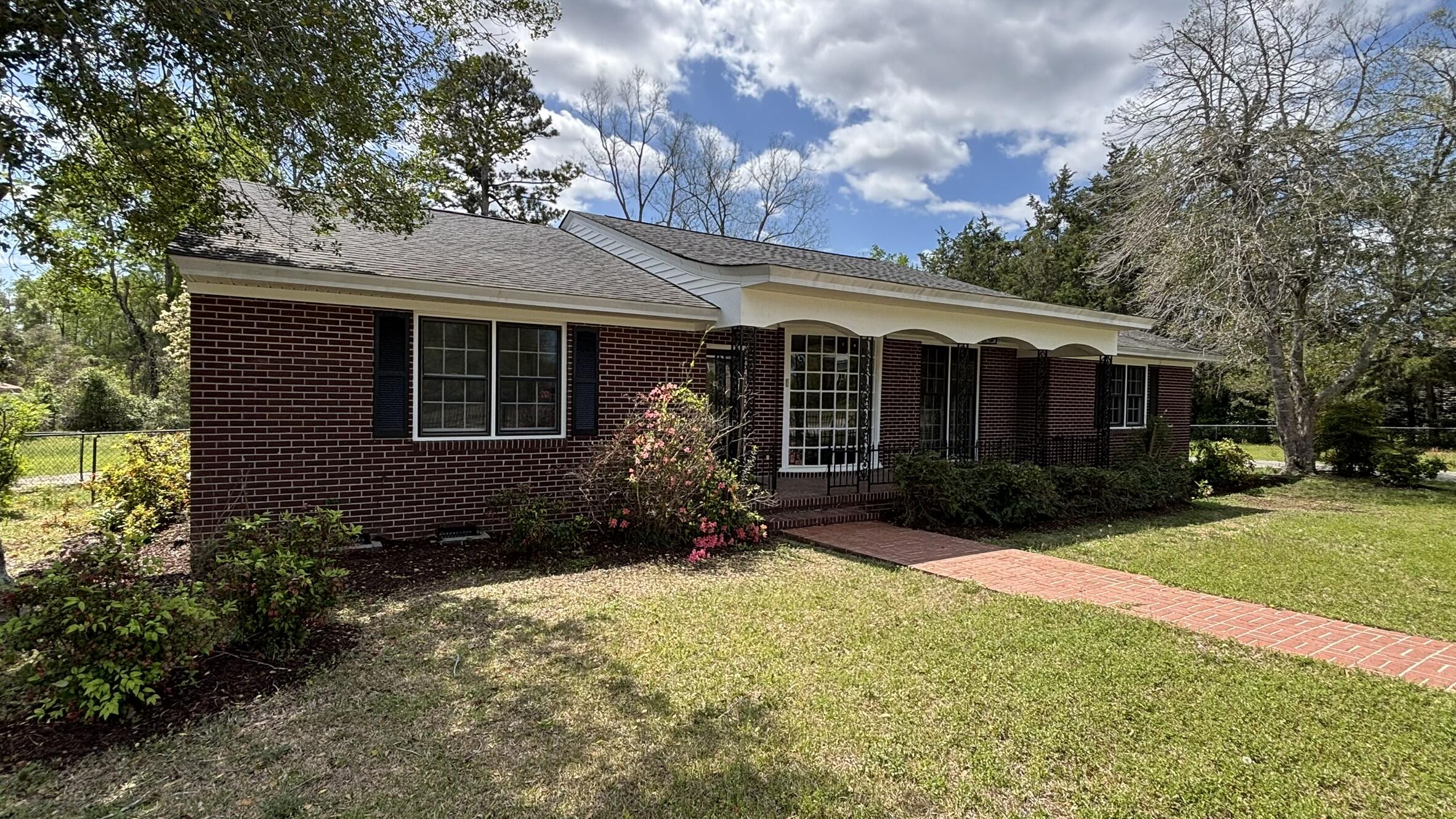 421 River Drive — photo