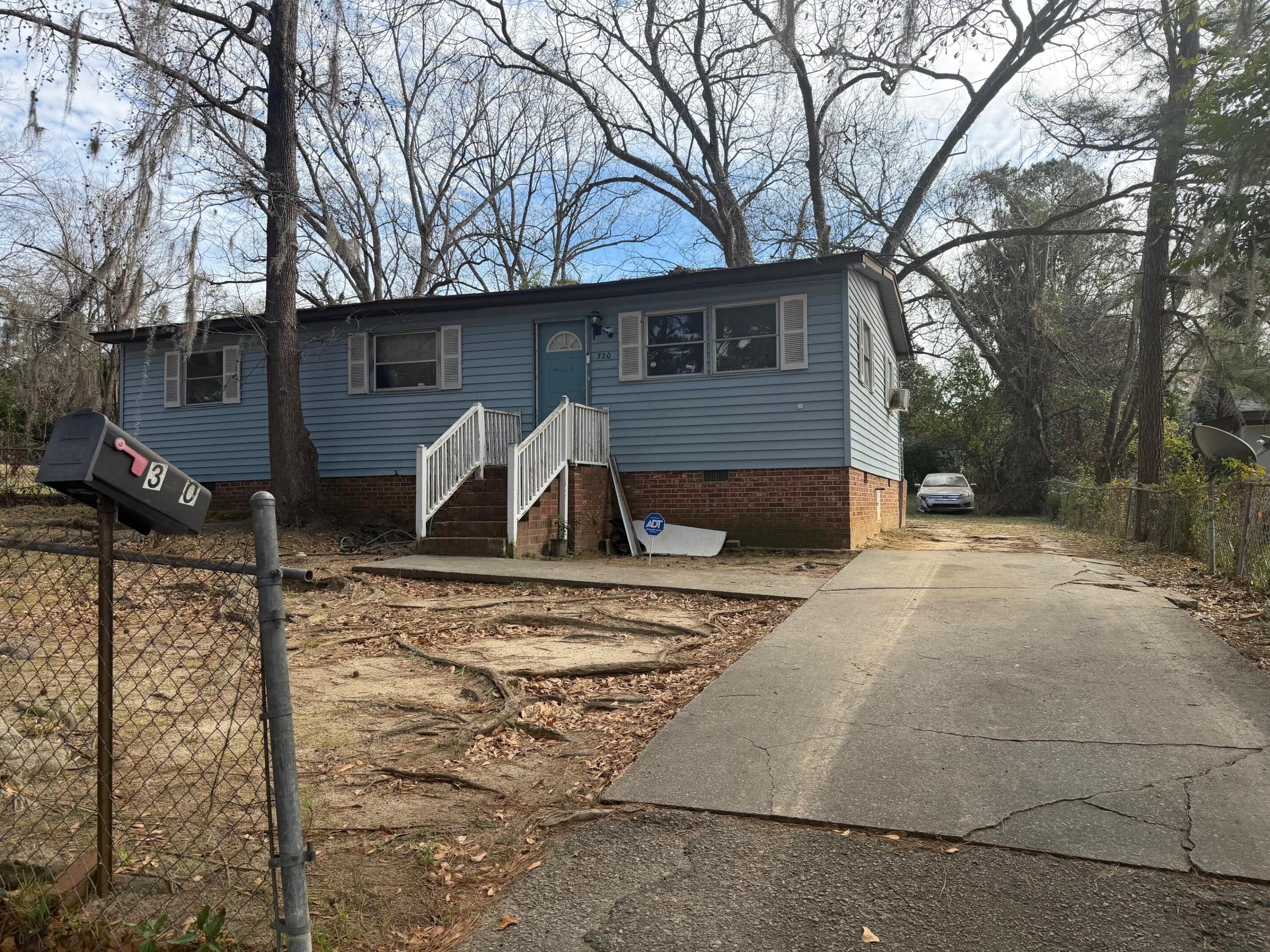 320 Wade Court — photo