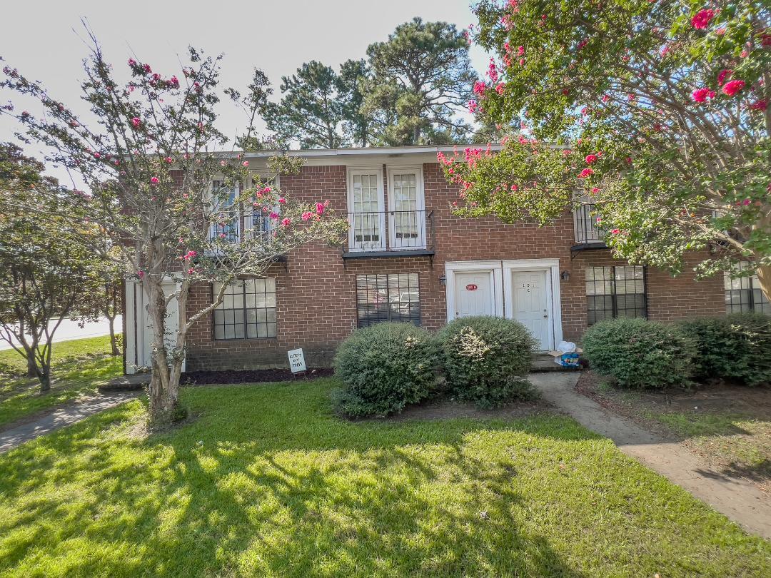 101 Timberlane #C — photo