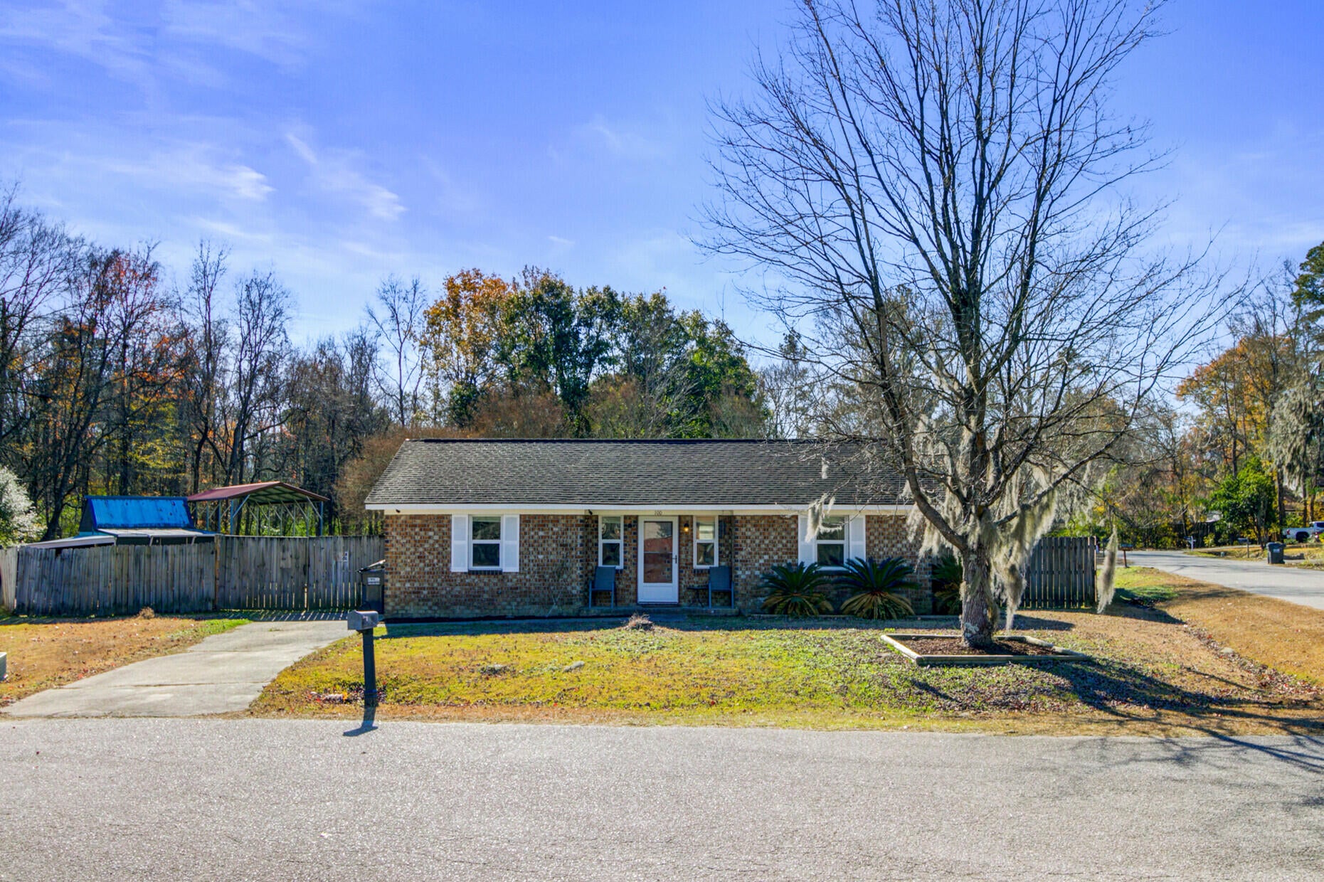 100 John Court — photo