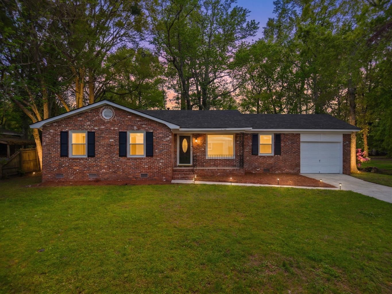 2219 N Dallerton Circle — photo