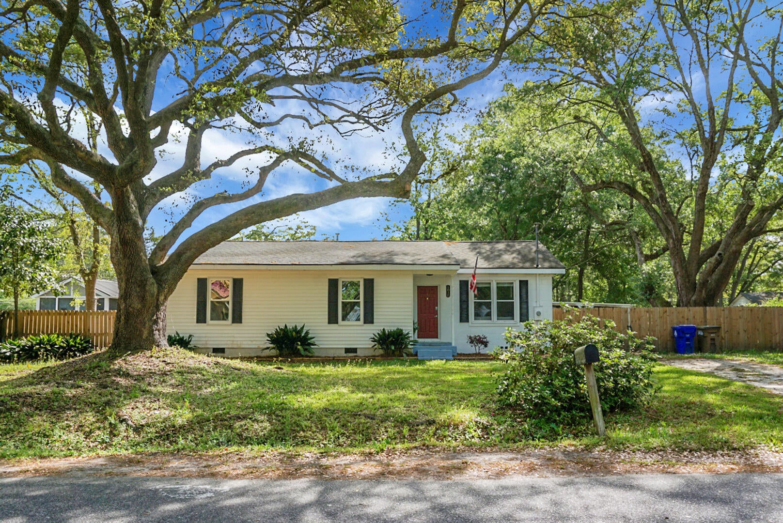 1010 Bradford Avenue — photo