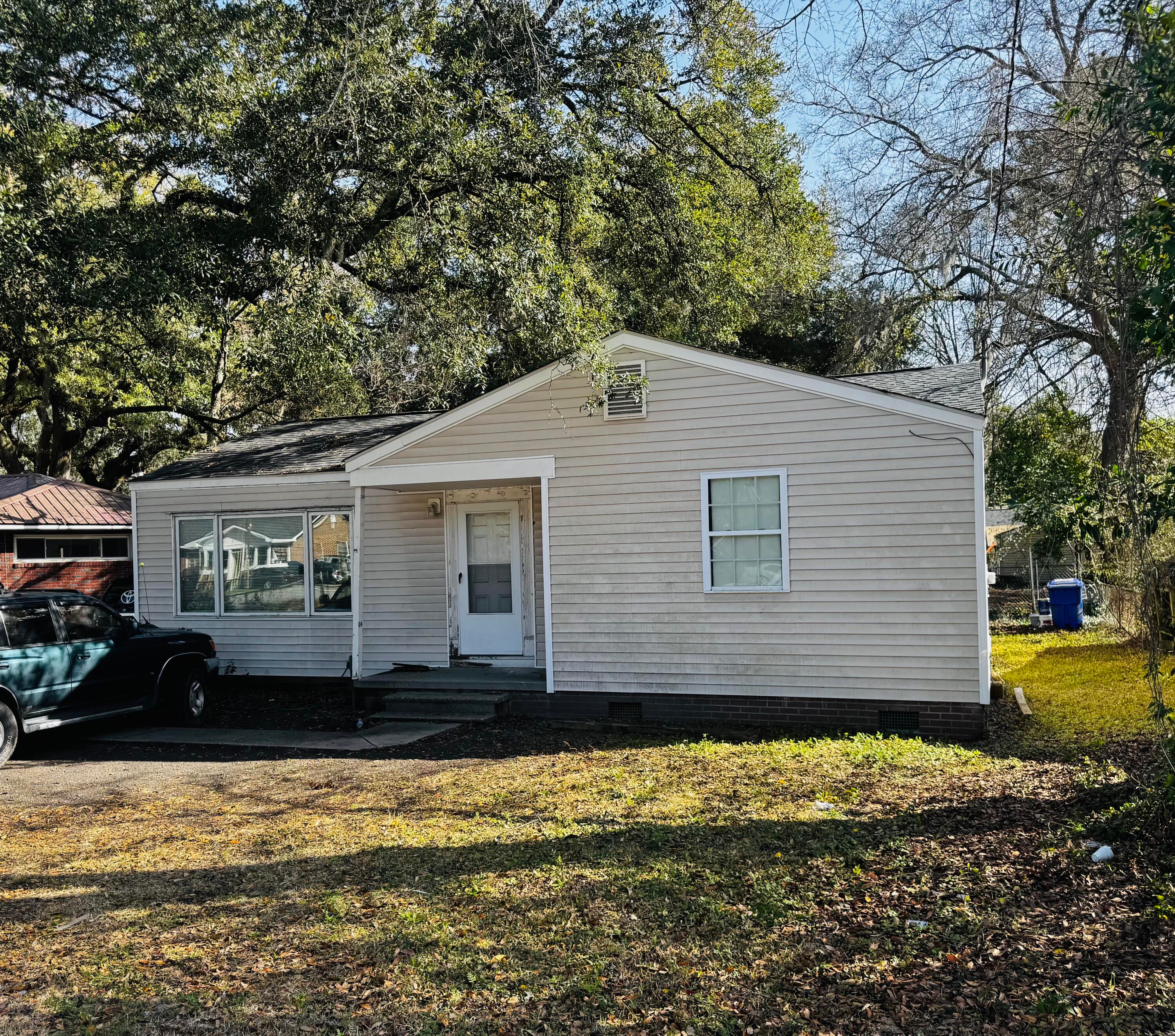 1255 Remount Road — photo