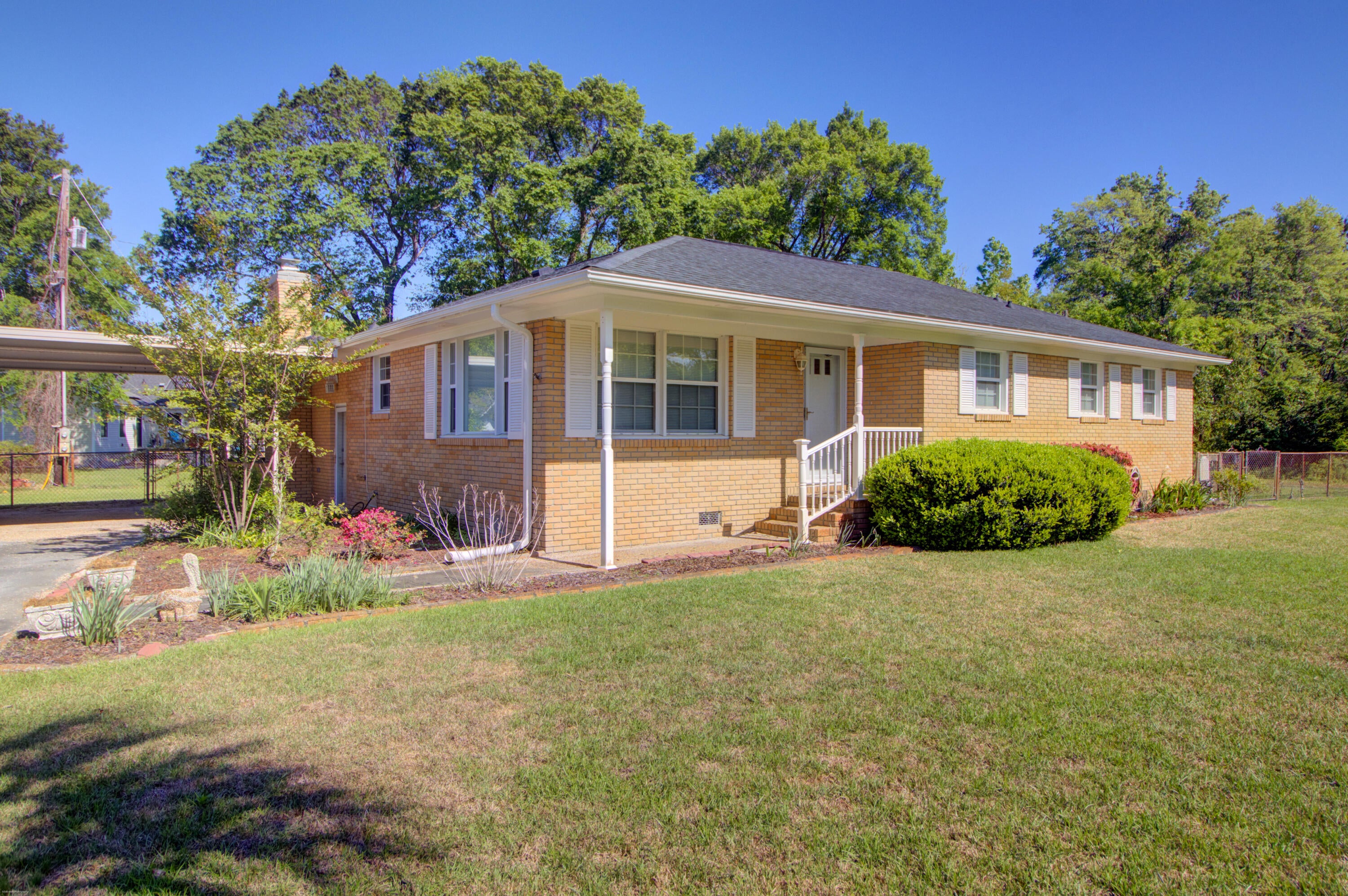 1084 Honeysuckle Lane — photo
