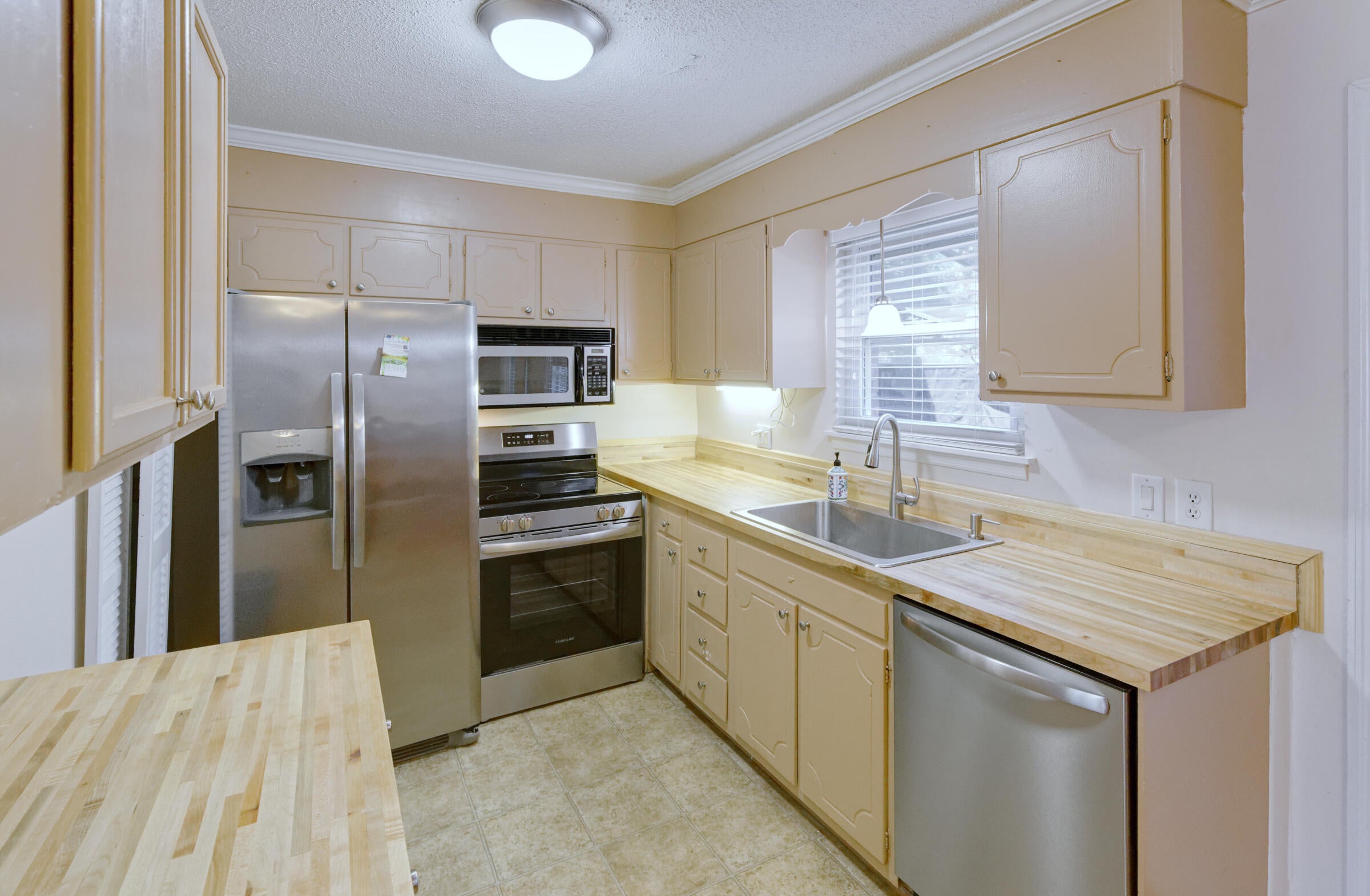 415 Parkdale Drive 16B — photo