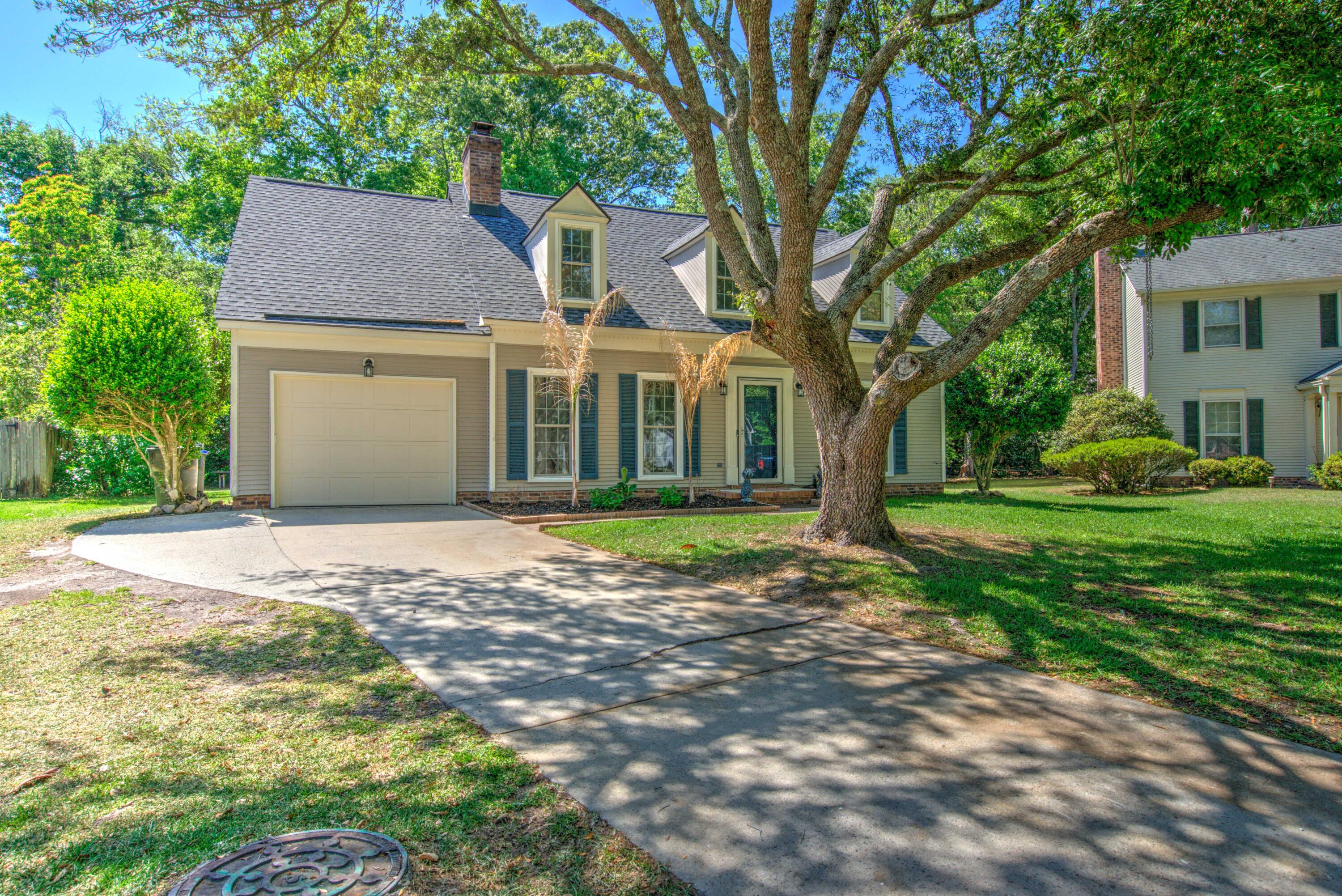 105 Wainwright Manor — photo