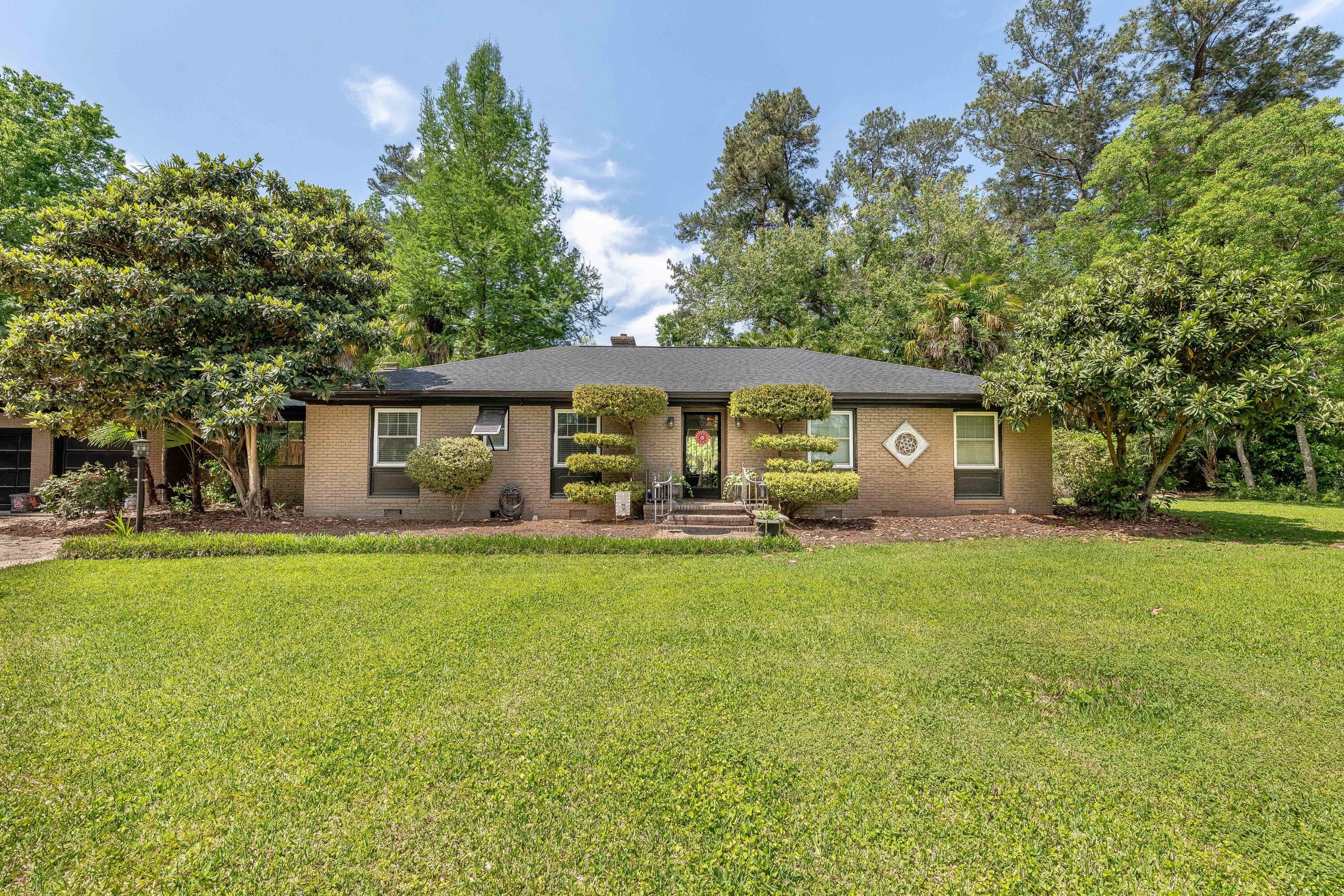 220 Club Acres Boulevard — photo