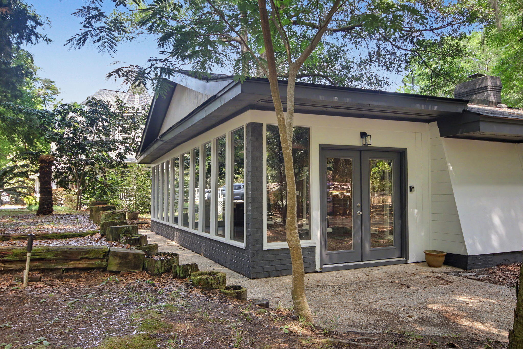 106 Weston Drive — photo