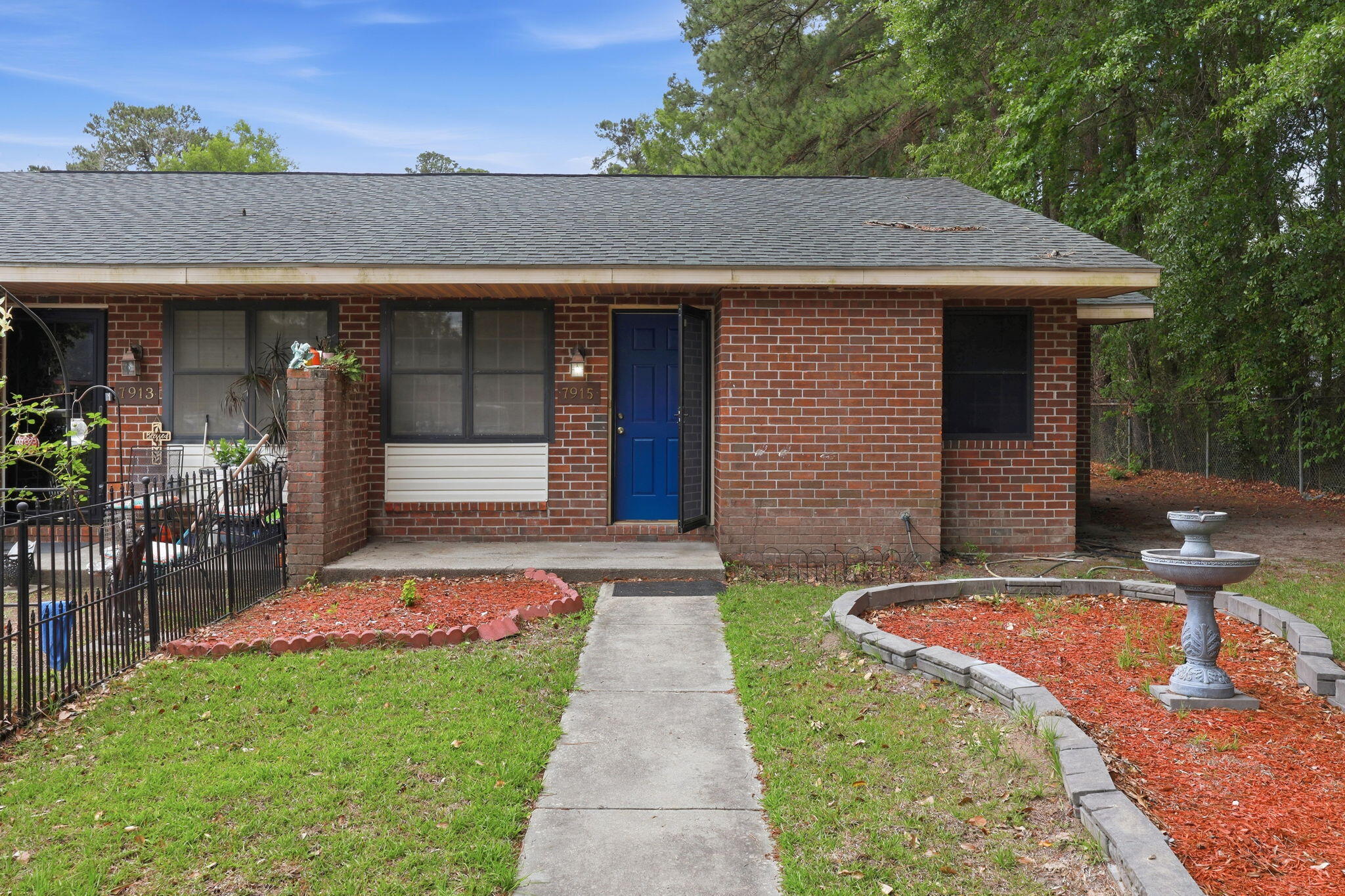 7915 Dutch Court — photo