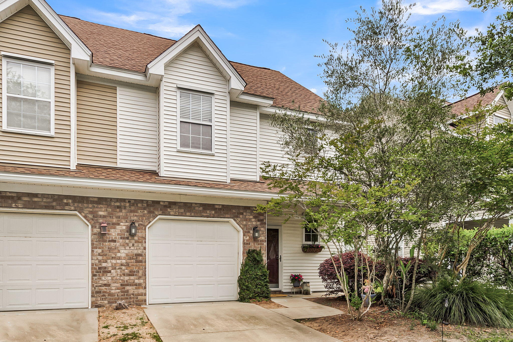 1504 Royal Colony Road — photo