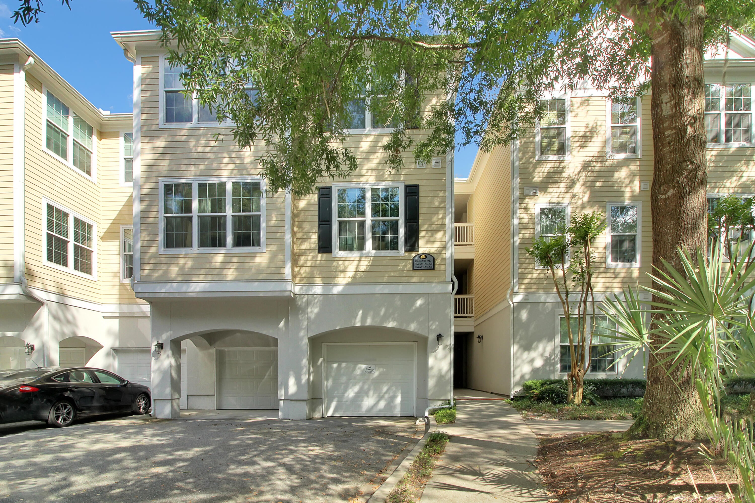 60 Fenwick Hall Allee Alley Apt 911 — photo