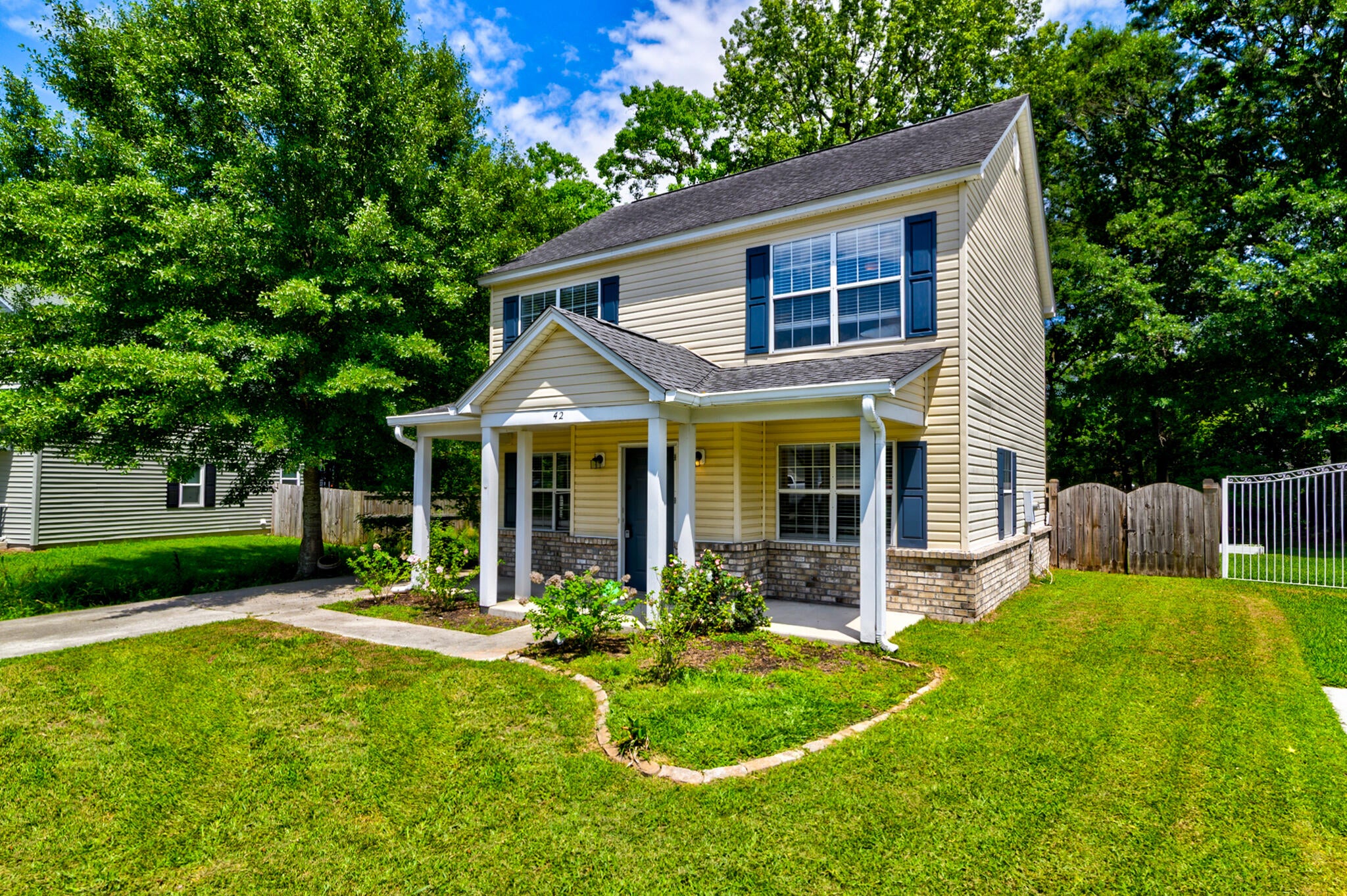 42 Woodleaf Court — photo