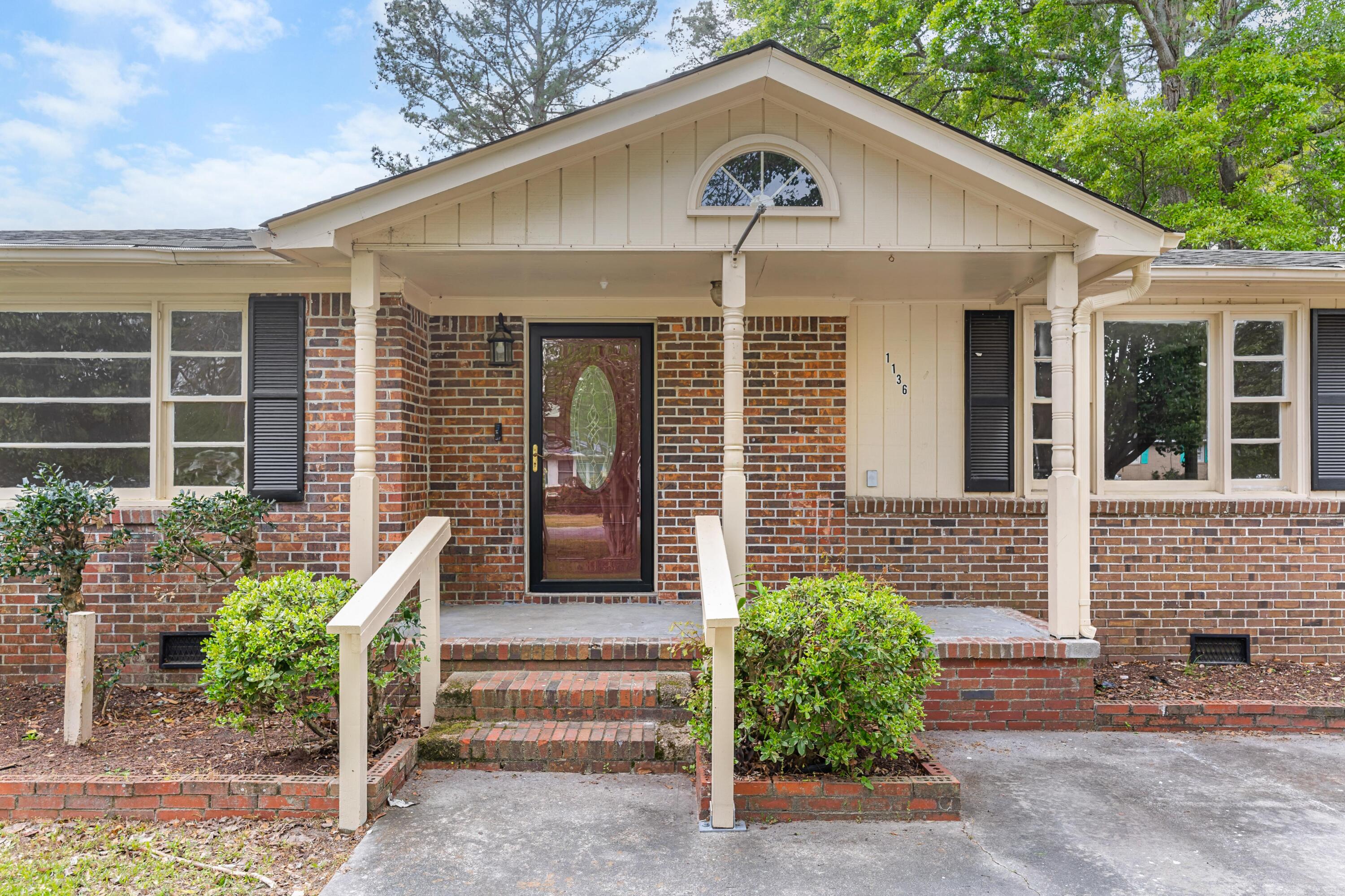 1136 Lakeshore Drive — photo
