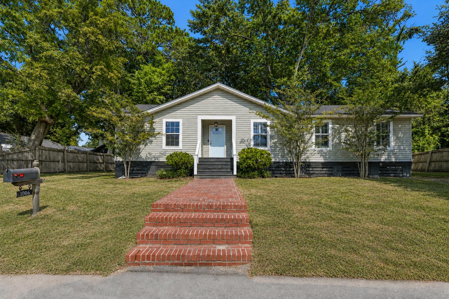 1006 Fiall Street — photo