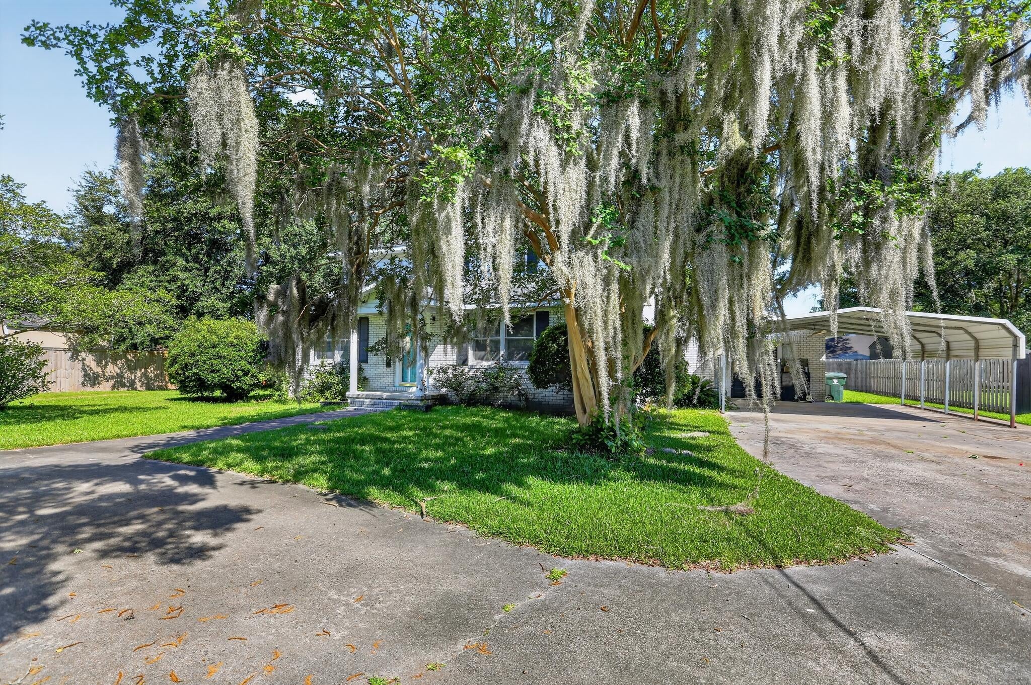 1705 Redwood — photo
