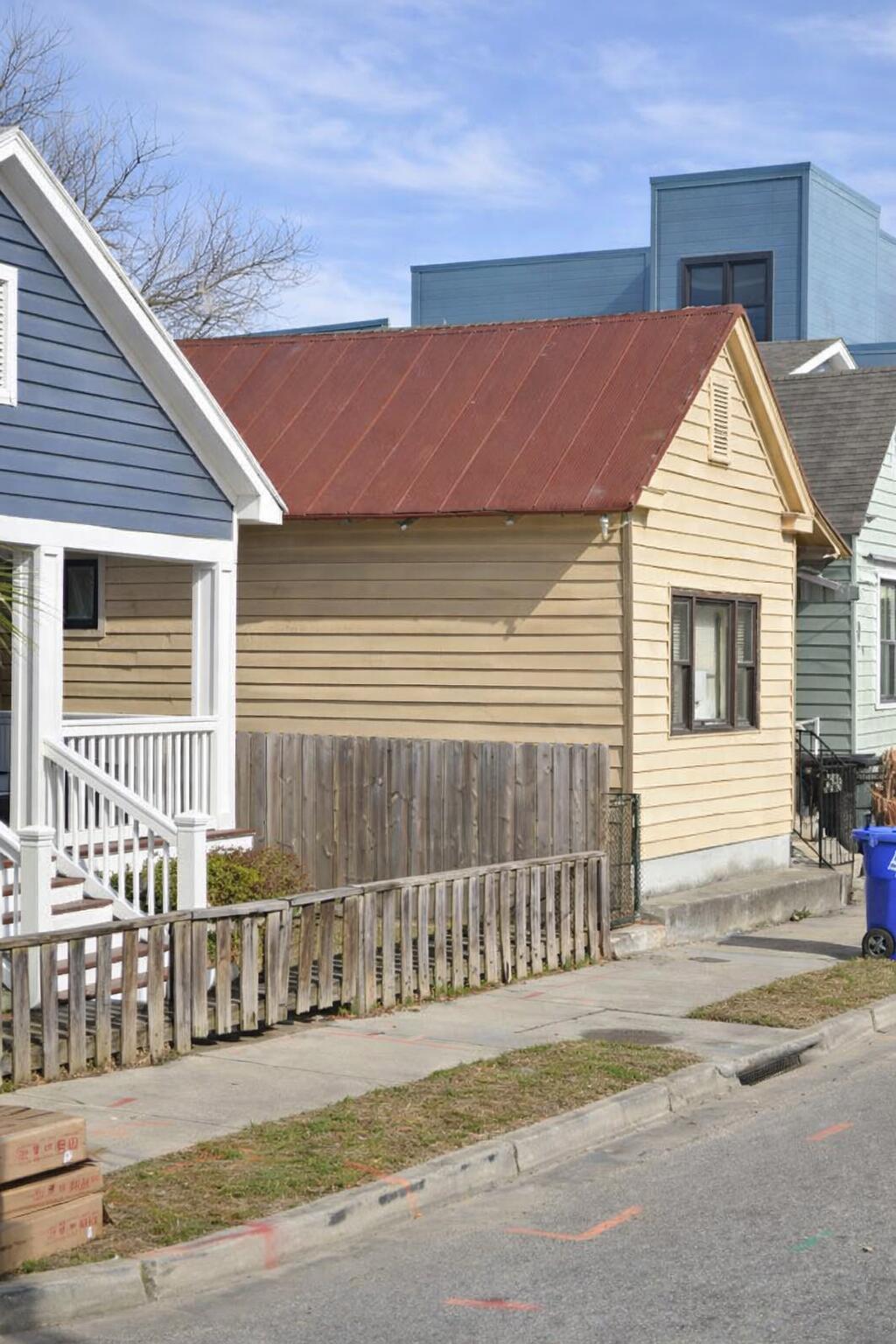 90 Romney Street — photo