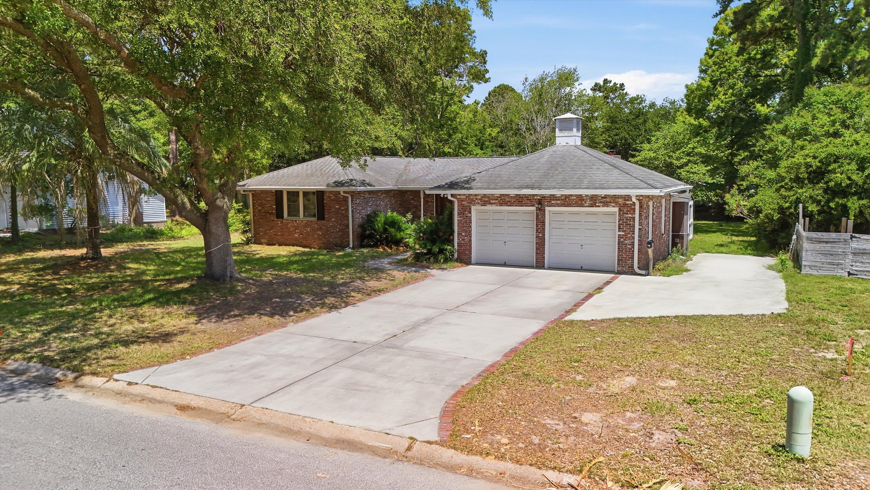 686 Pelzer Drive — photo
