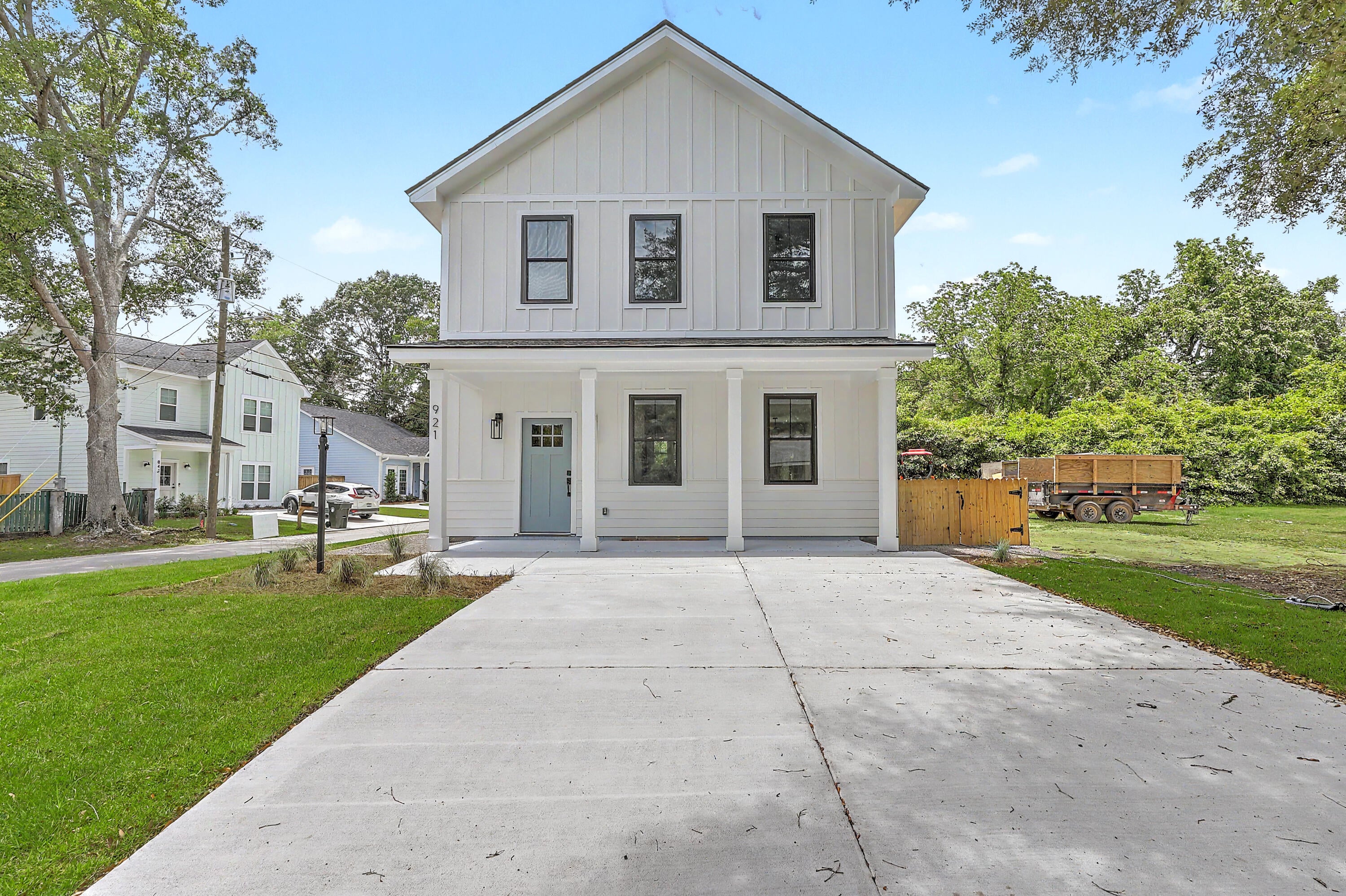 921 Main Street — photo