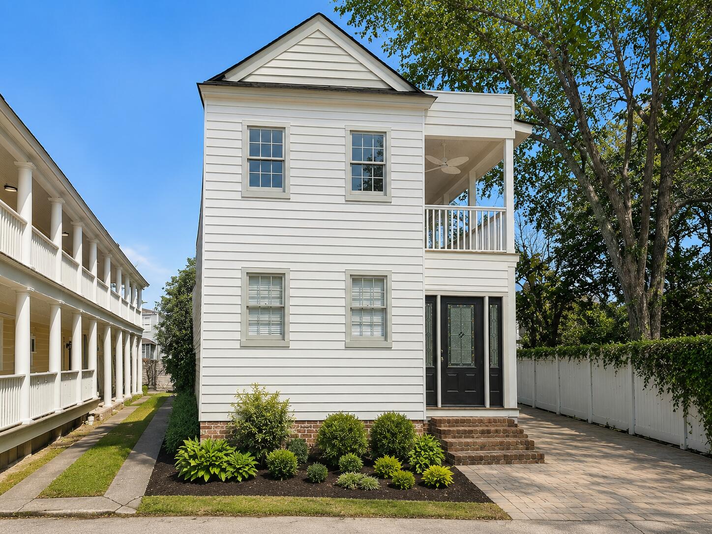 8 Islington Court — photo