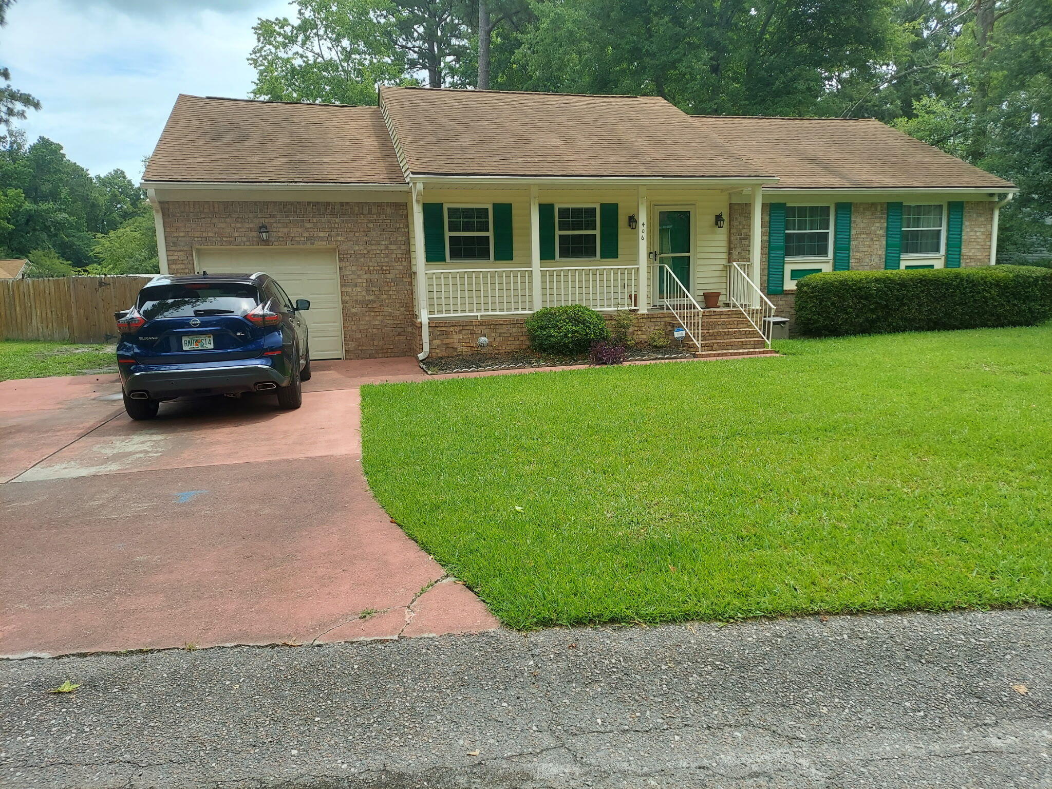 406 Willow Court — photo