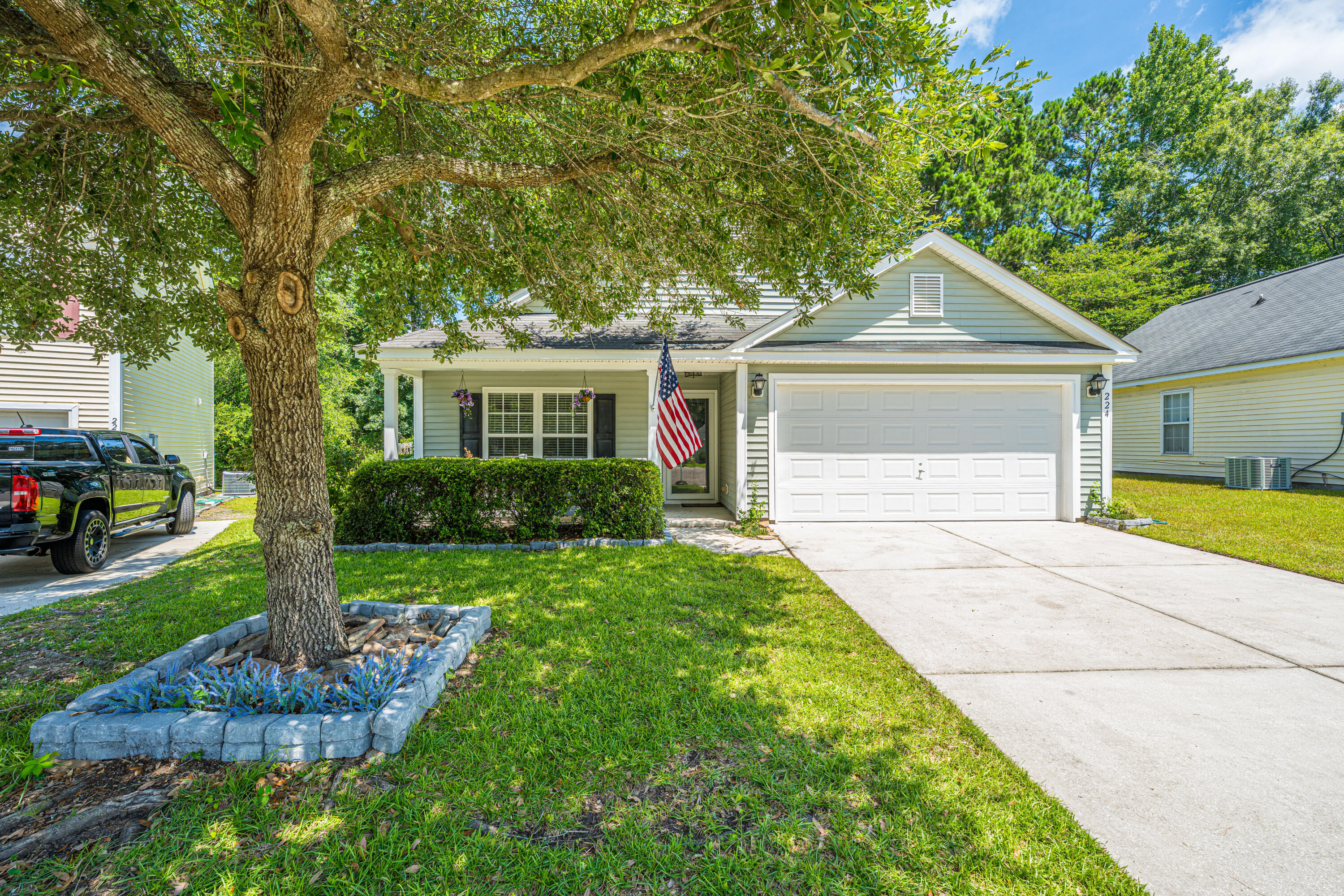 224 Myrtle Way — photo