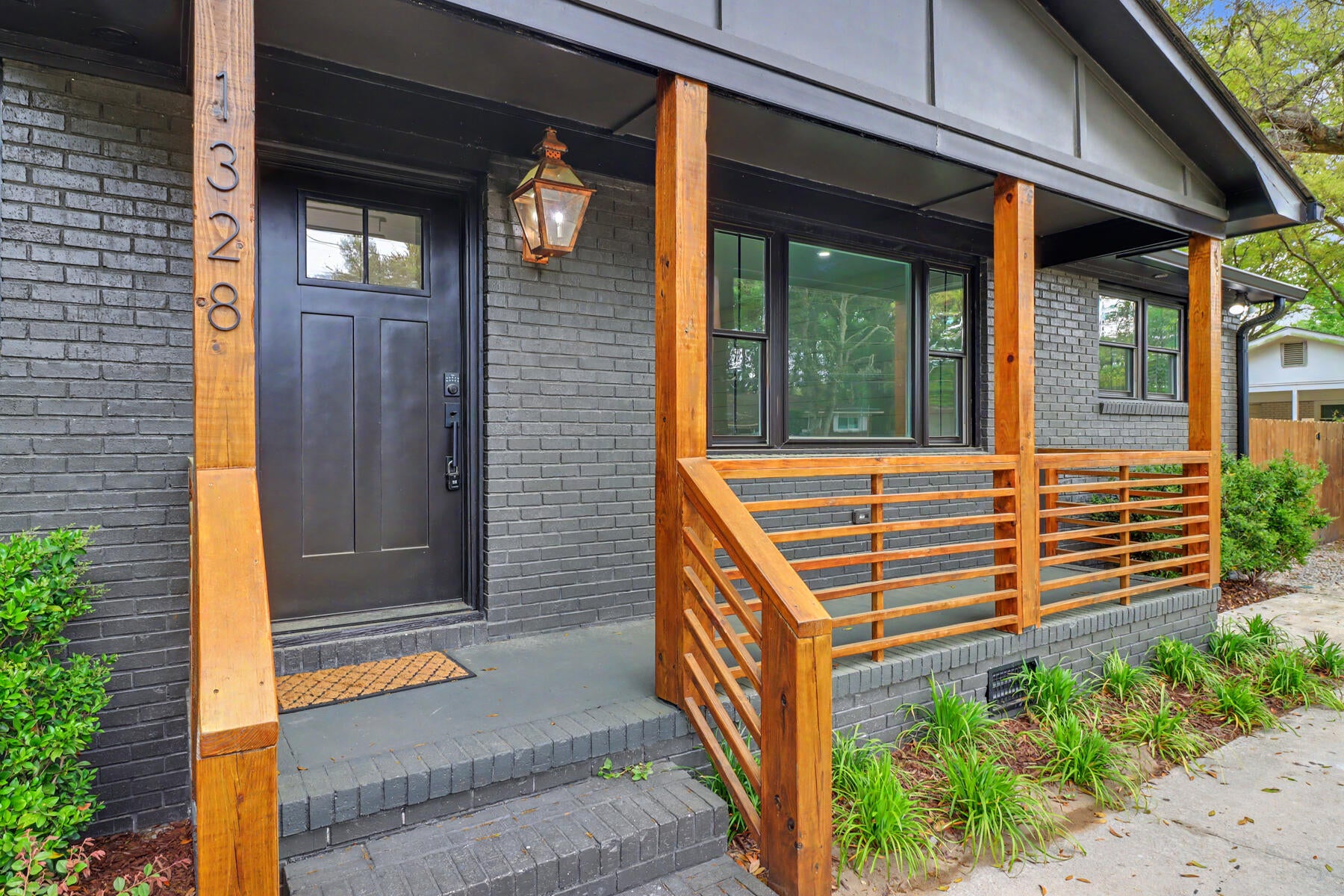 1328 Hermitage Avenue — photo