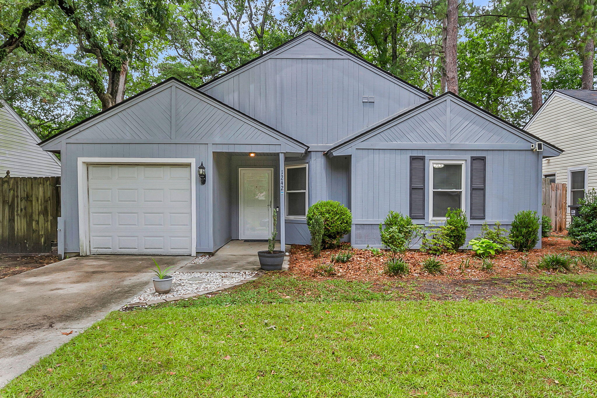 1242 Maryland Drive — photo
