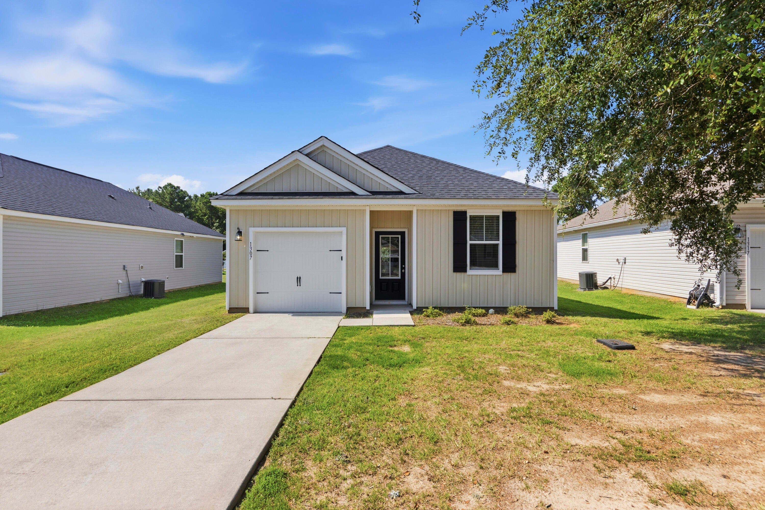 1307 Warrens Way — photo