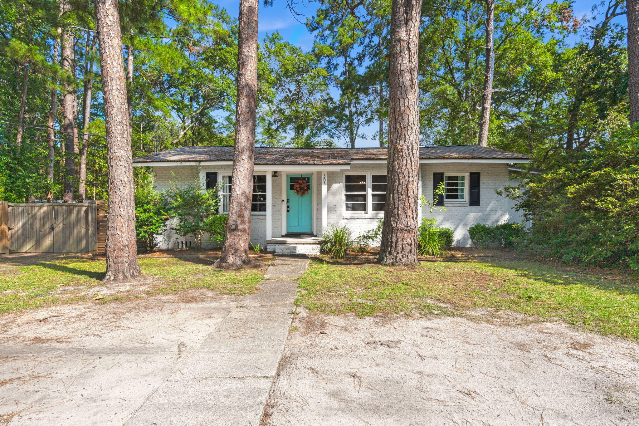 305 Forest Circle — photo
